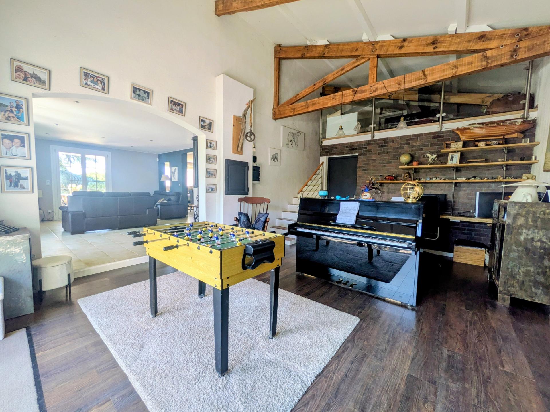 Photo 8 of the listing.