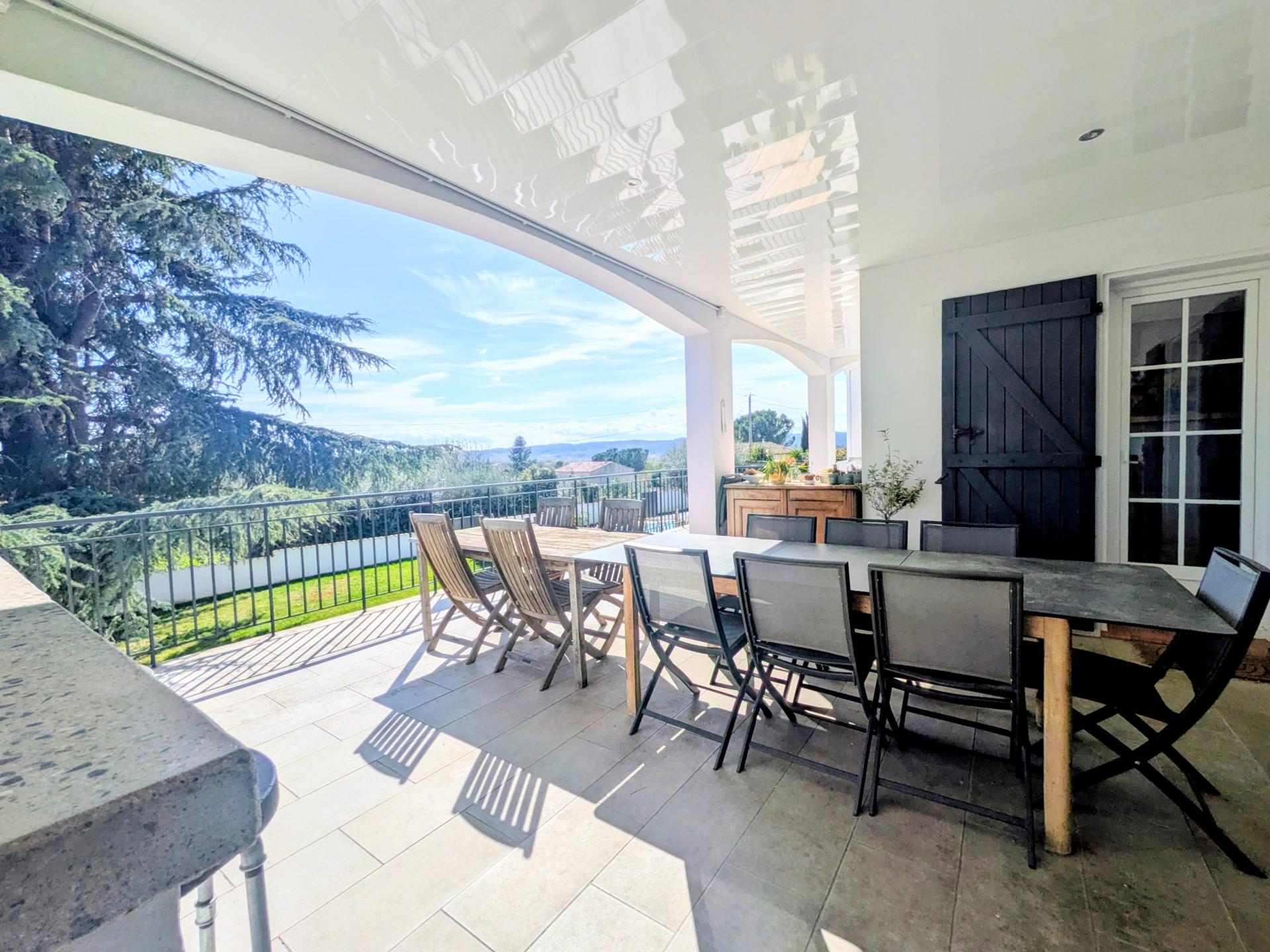 Photo 3 of the listing.