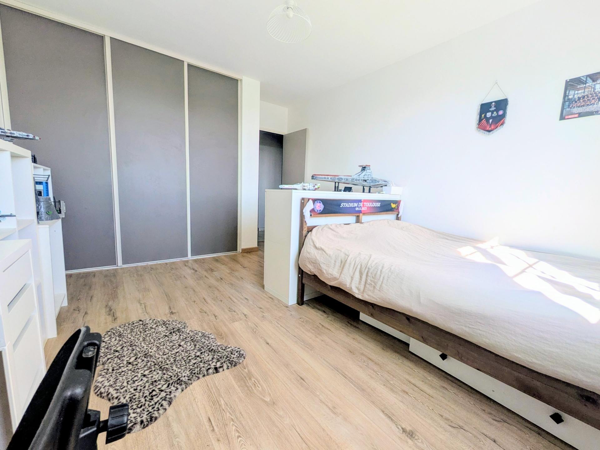 Photo 11 of the listing.