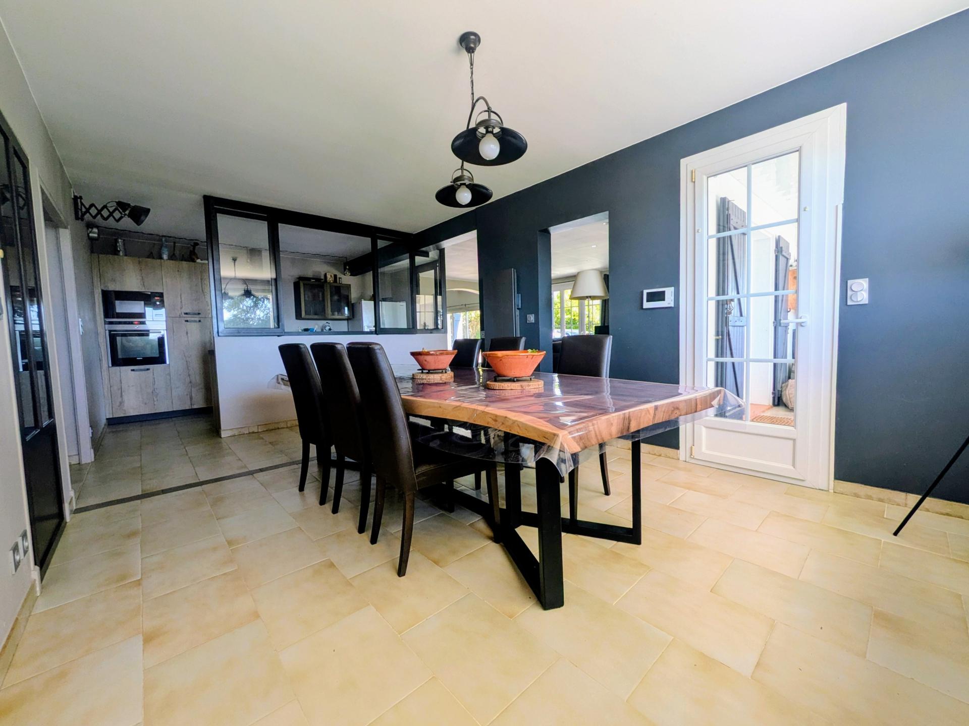 Photo 5 of the listing.