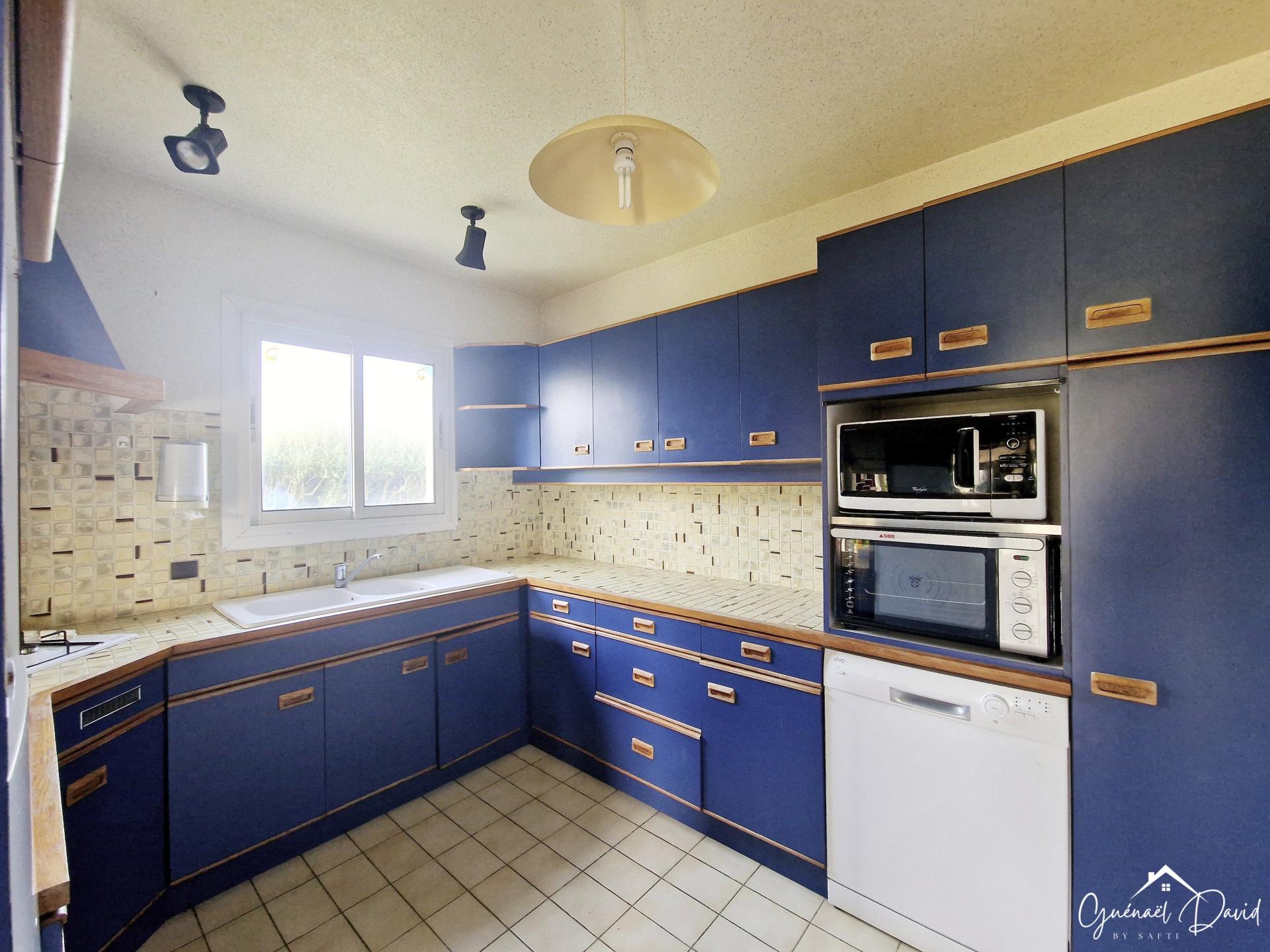 Photo 7 of the listing.