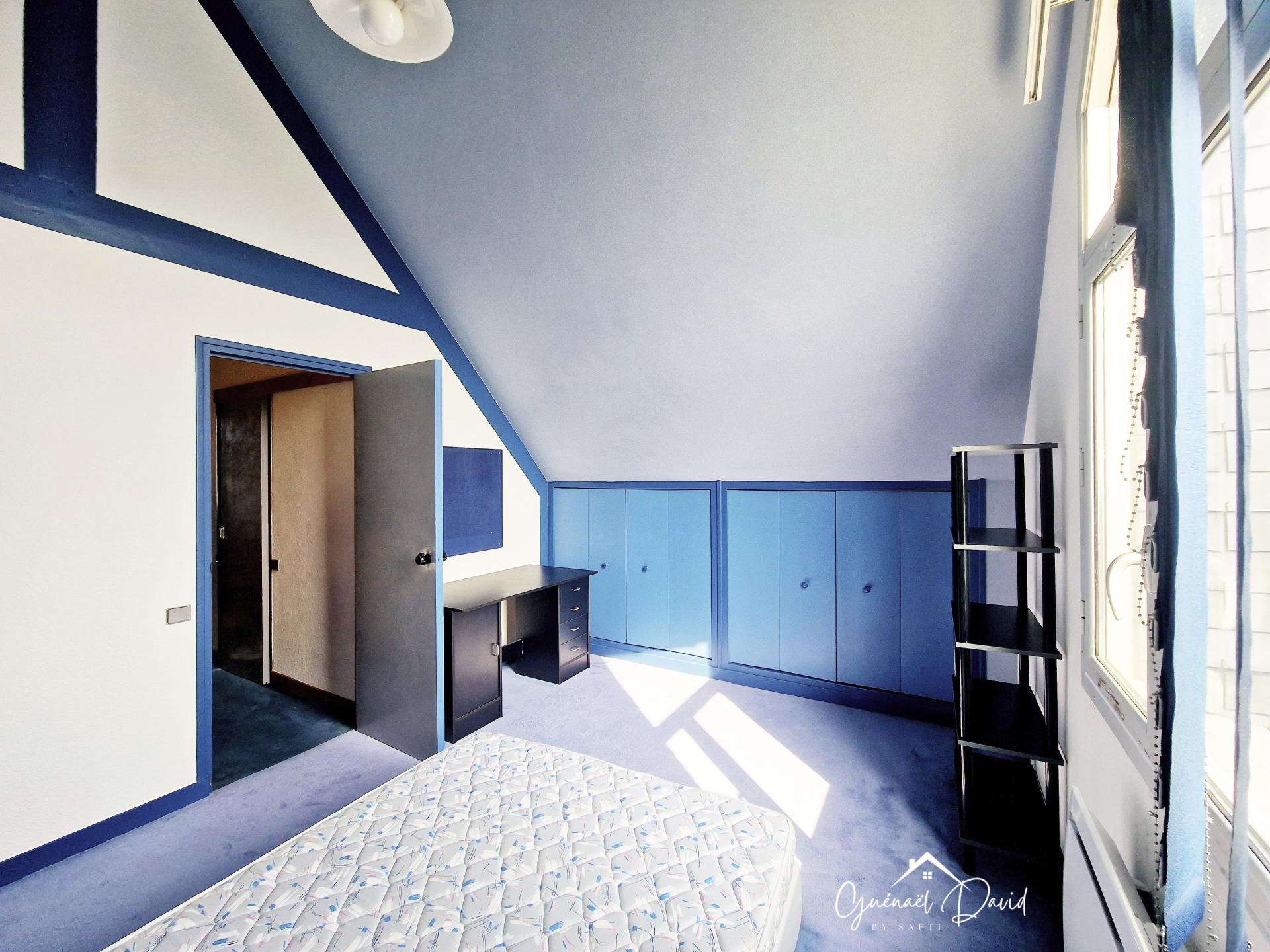 Photo 12 of the listing.