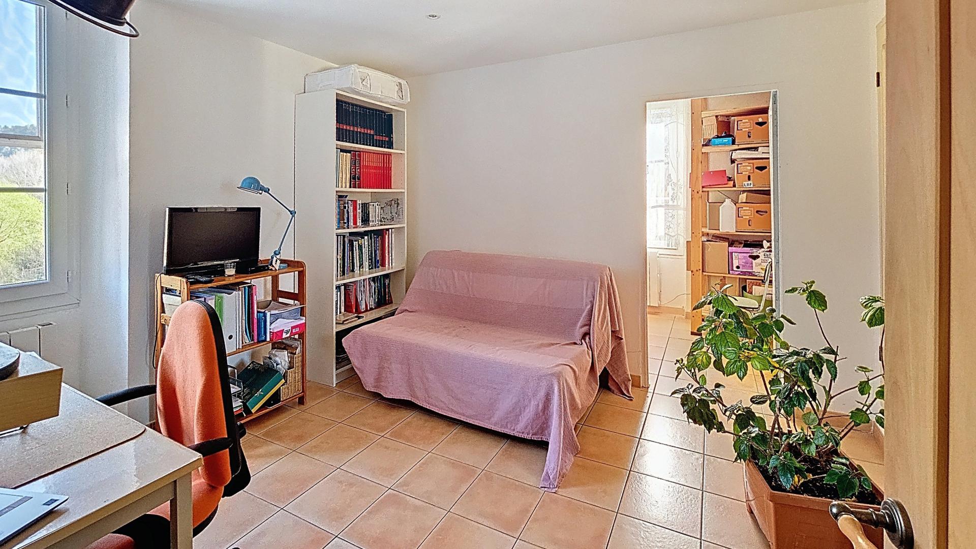 Photo 10 of the listing.