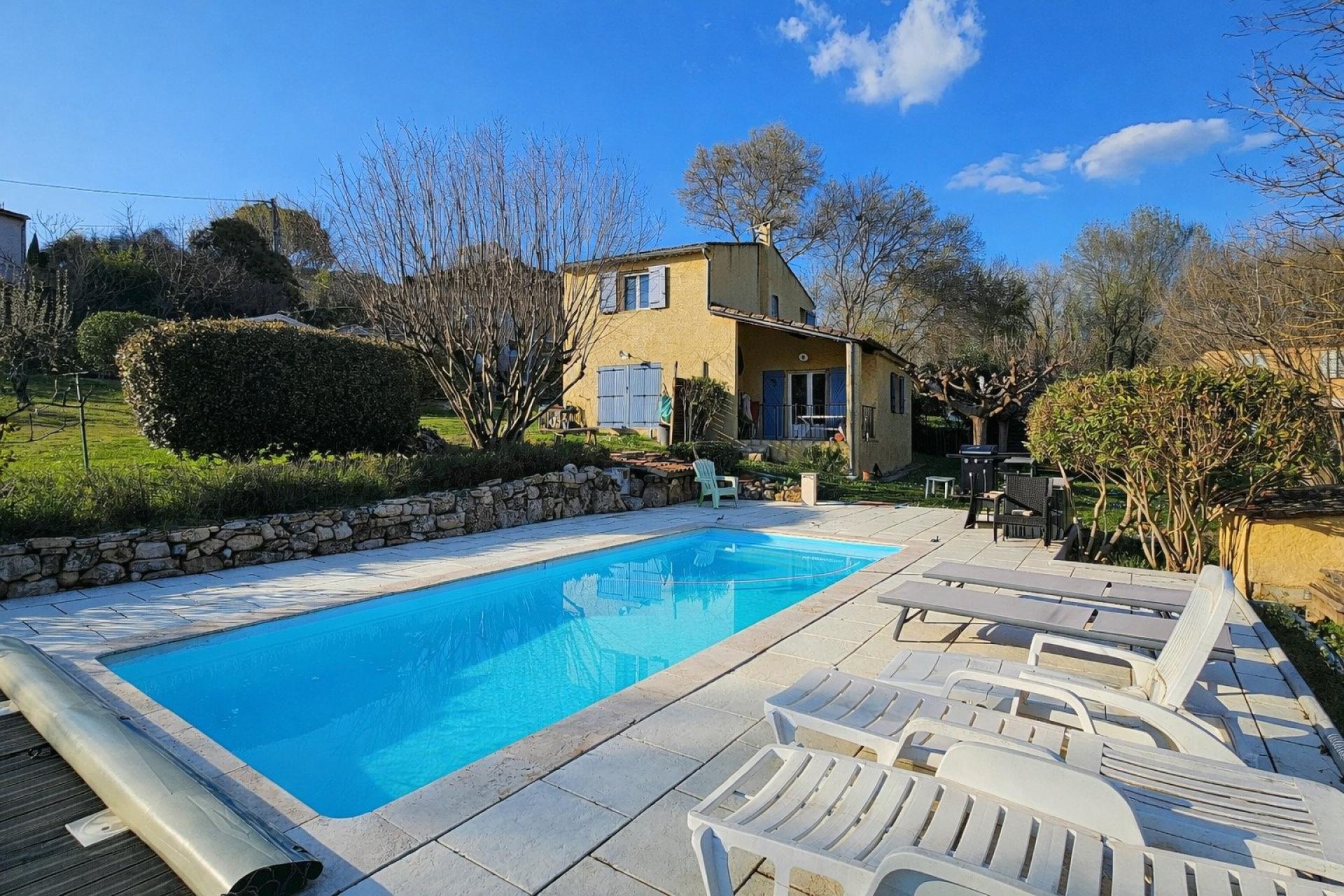 Photo 3 of the listing.