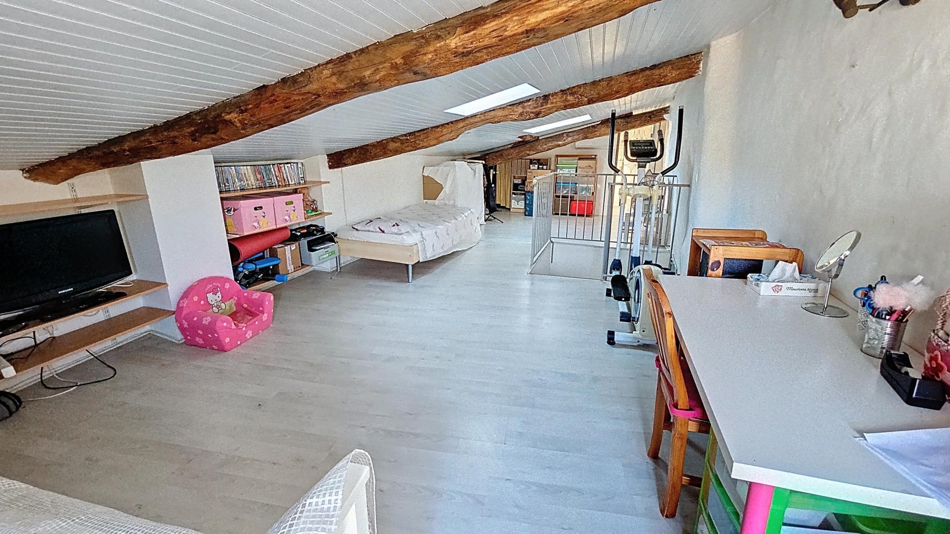 Photo 11 of the listing.