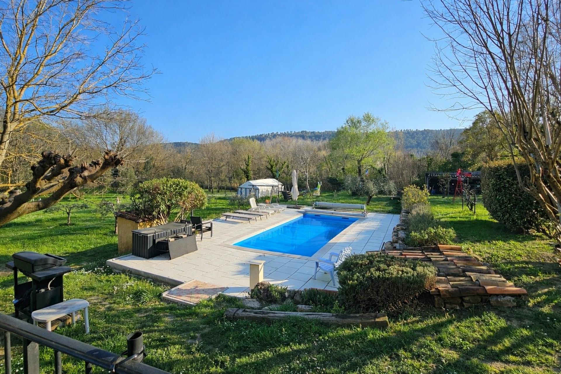 Photo 4 of the listing.