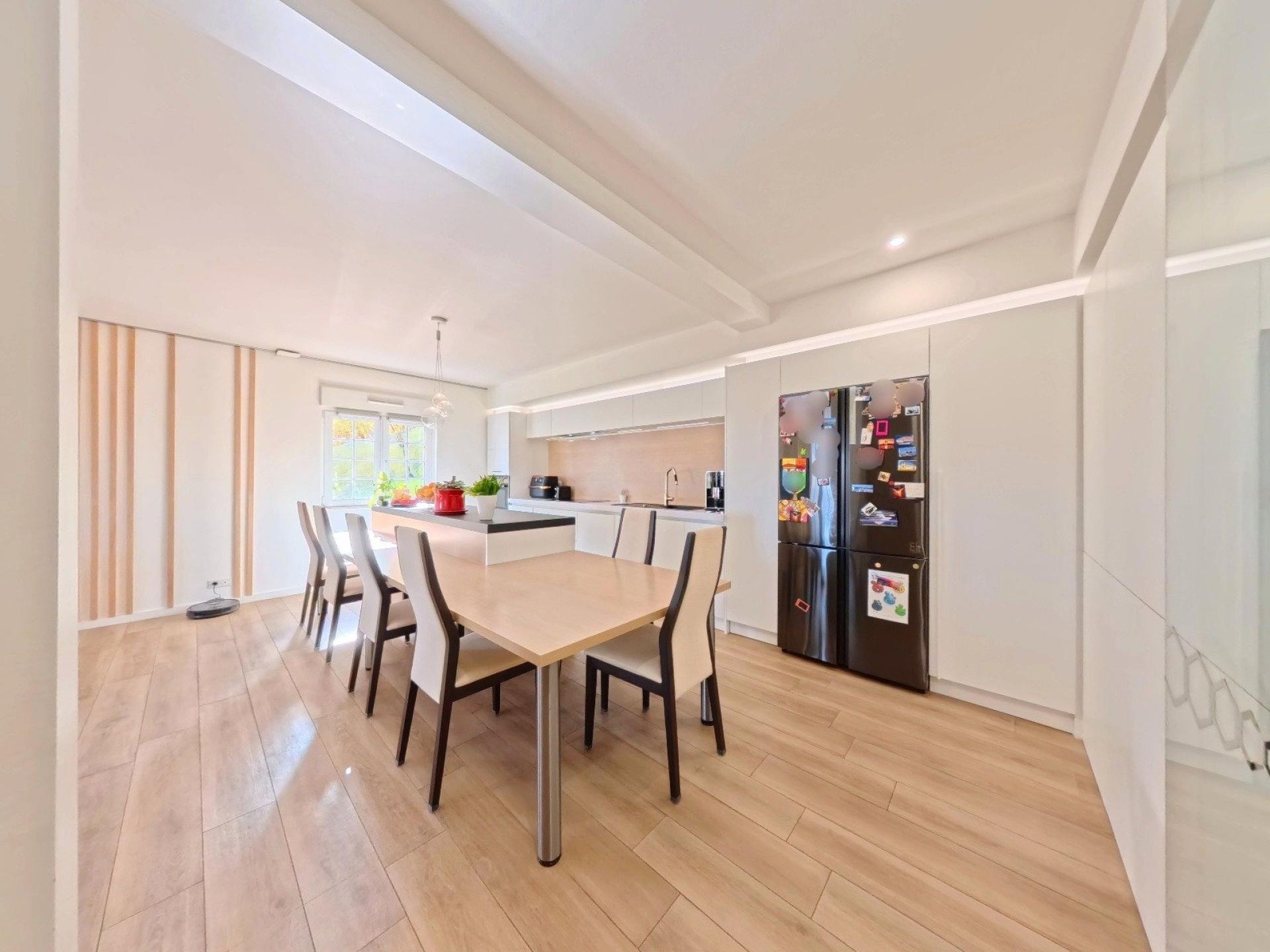 Photo 3 of the listing.