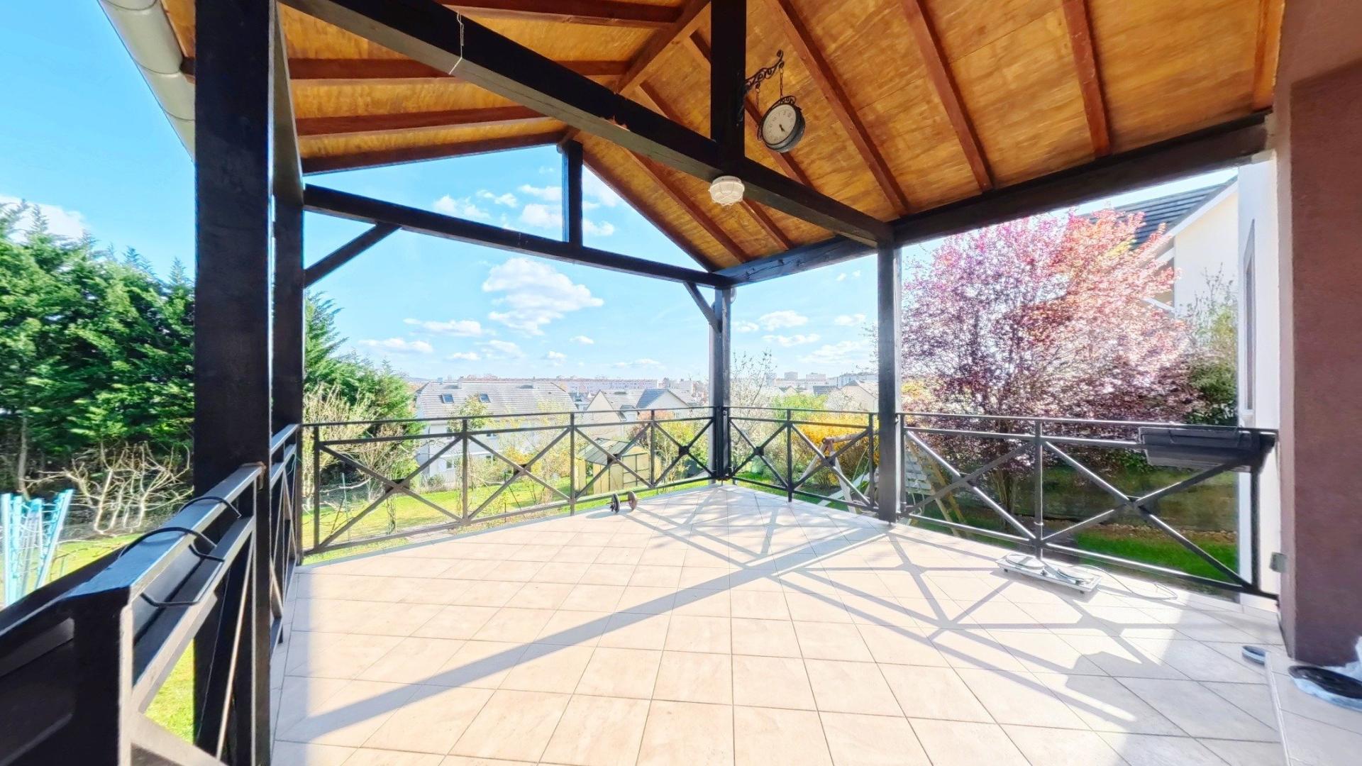 Photo 9 of the listing.