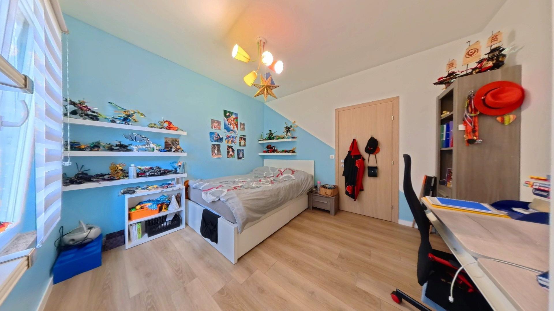 Photo 14 of the listing.