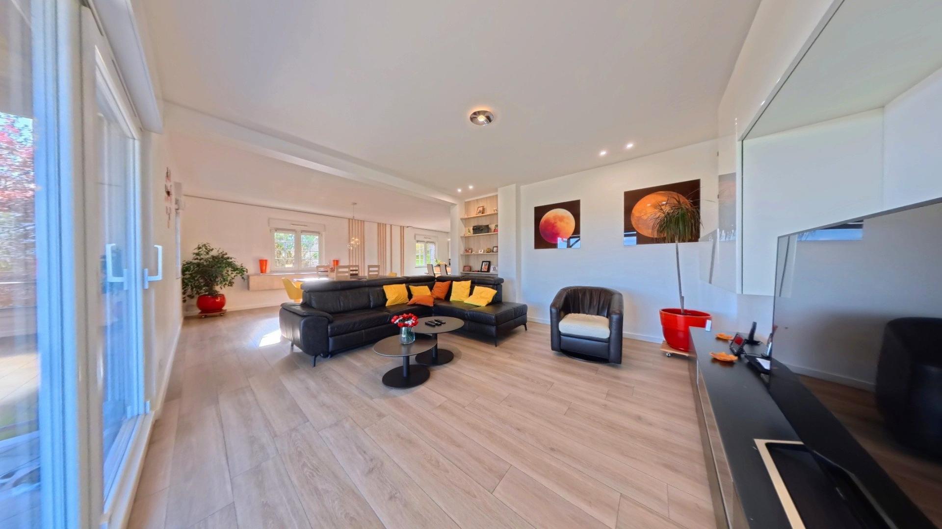 Photo 6 of the listing.