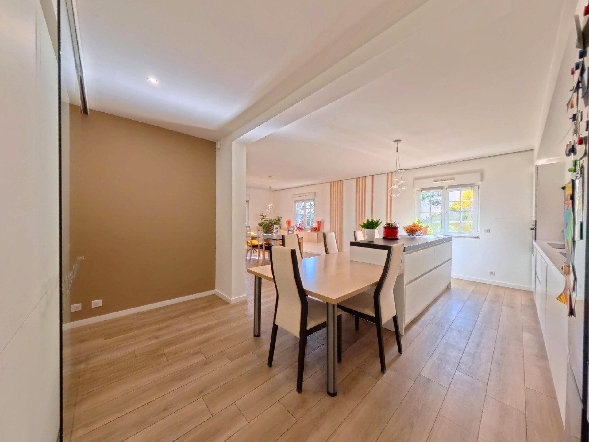 Photo 4 of the listing.