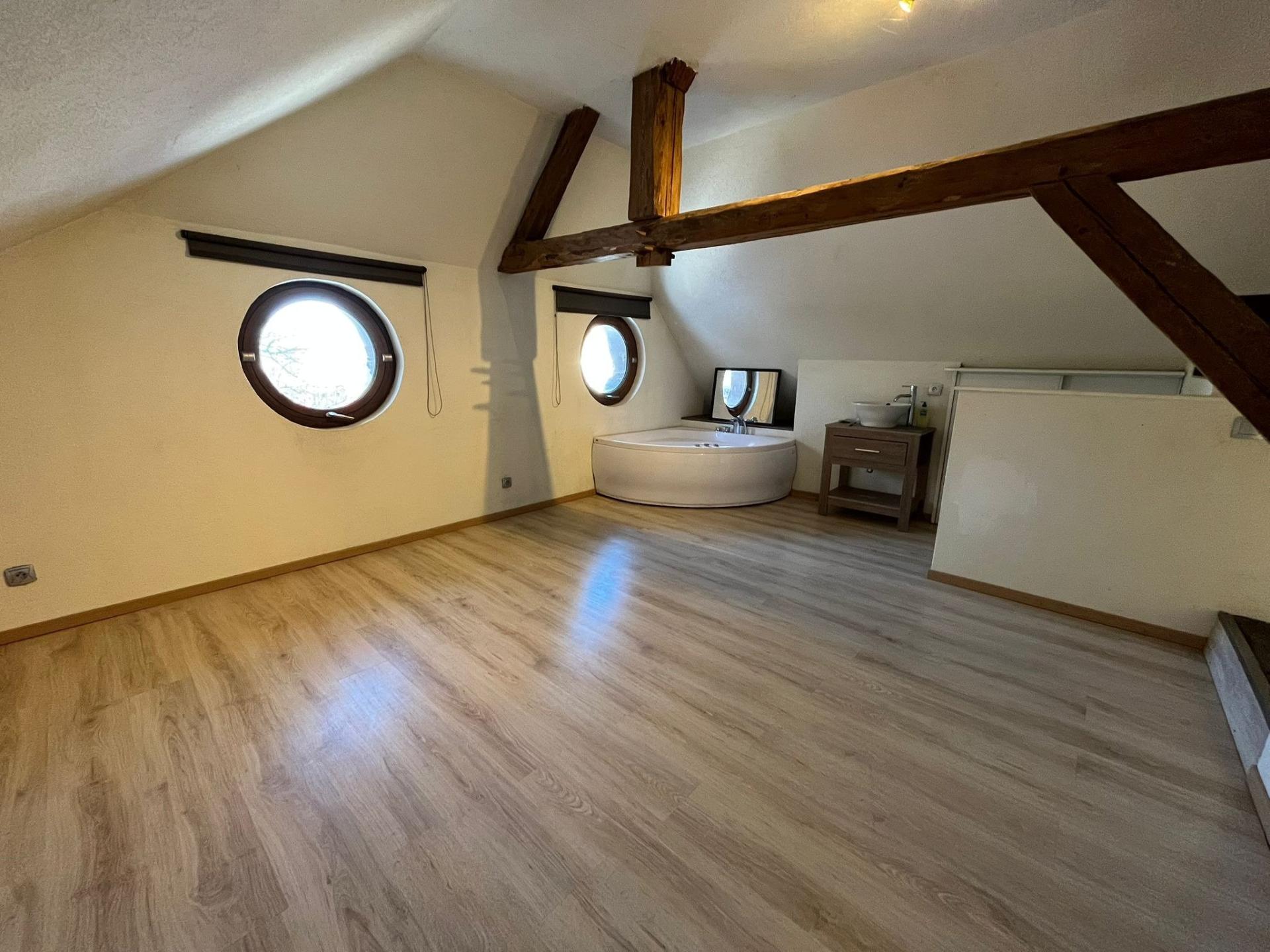 Photo 6 of the listing.