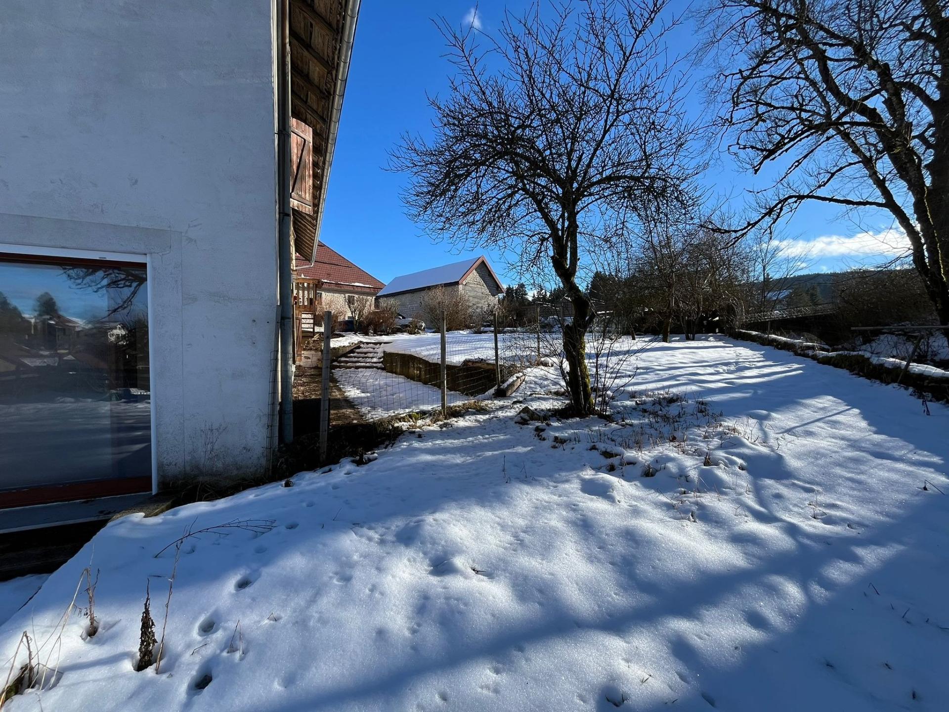 Photo 4 of the listing.