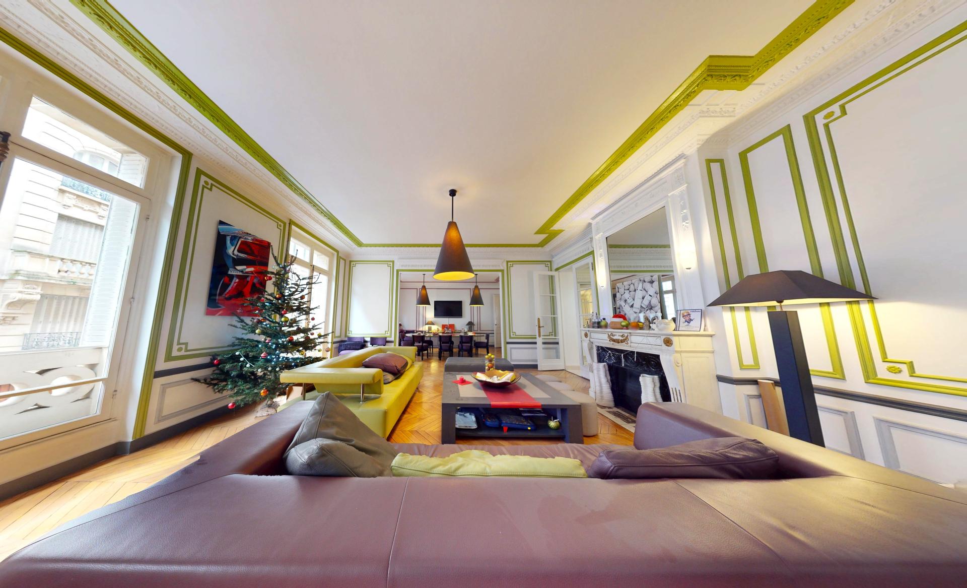 Photo 2 of the listing.