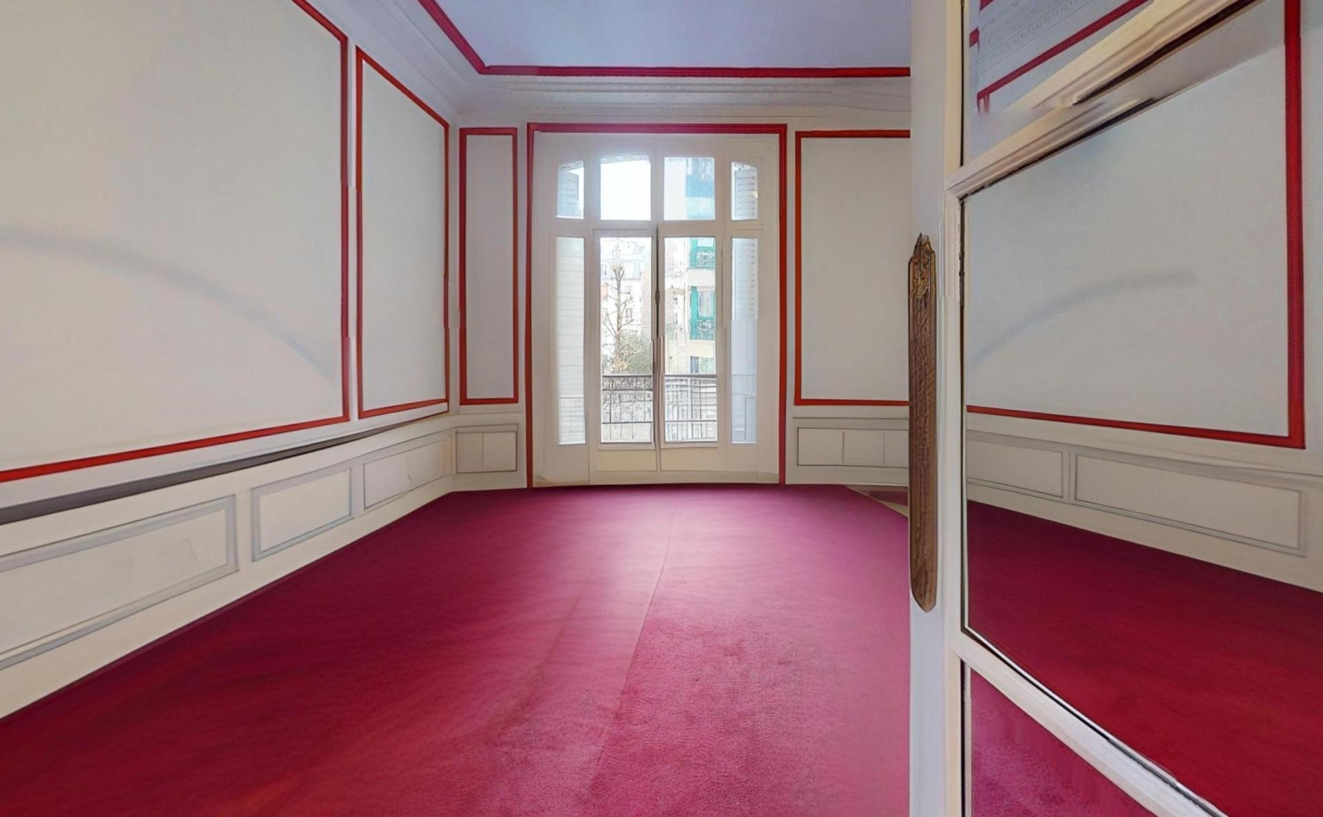 Photo 5 of the listing.