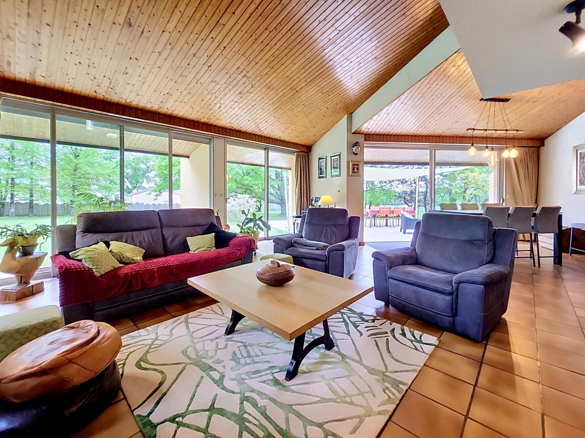 Photo 10 of the listing.