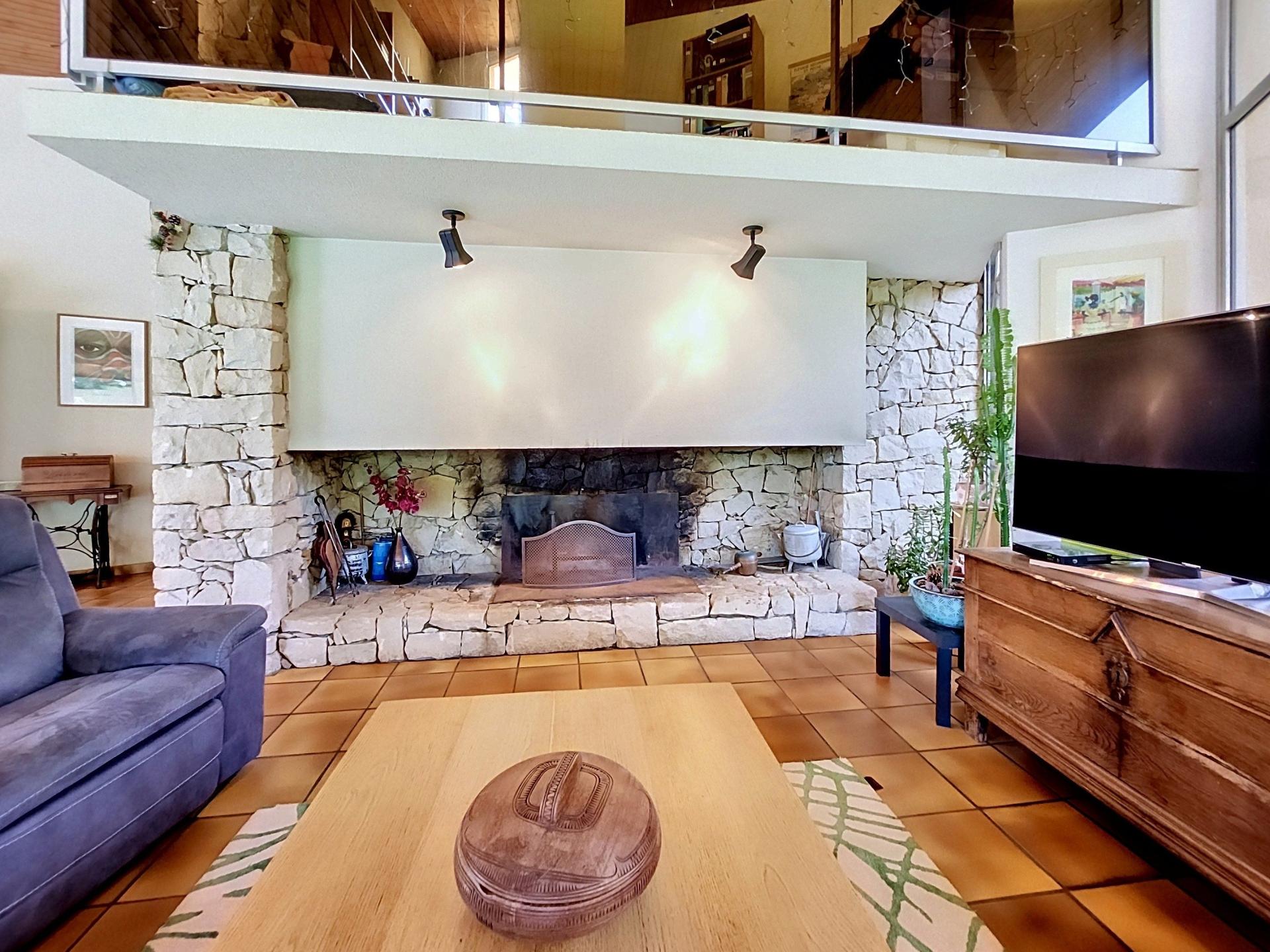 Photo 11 of the listing.