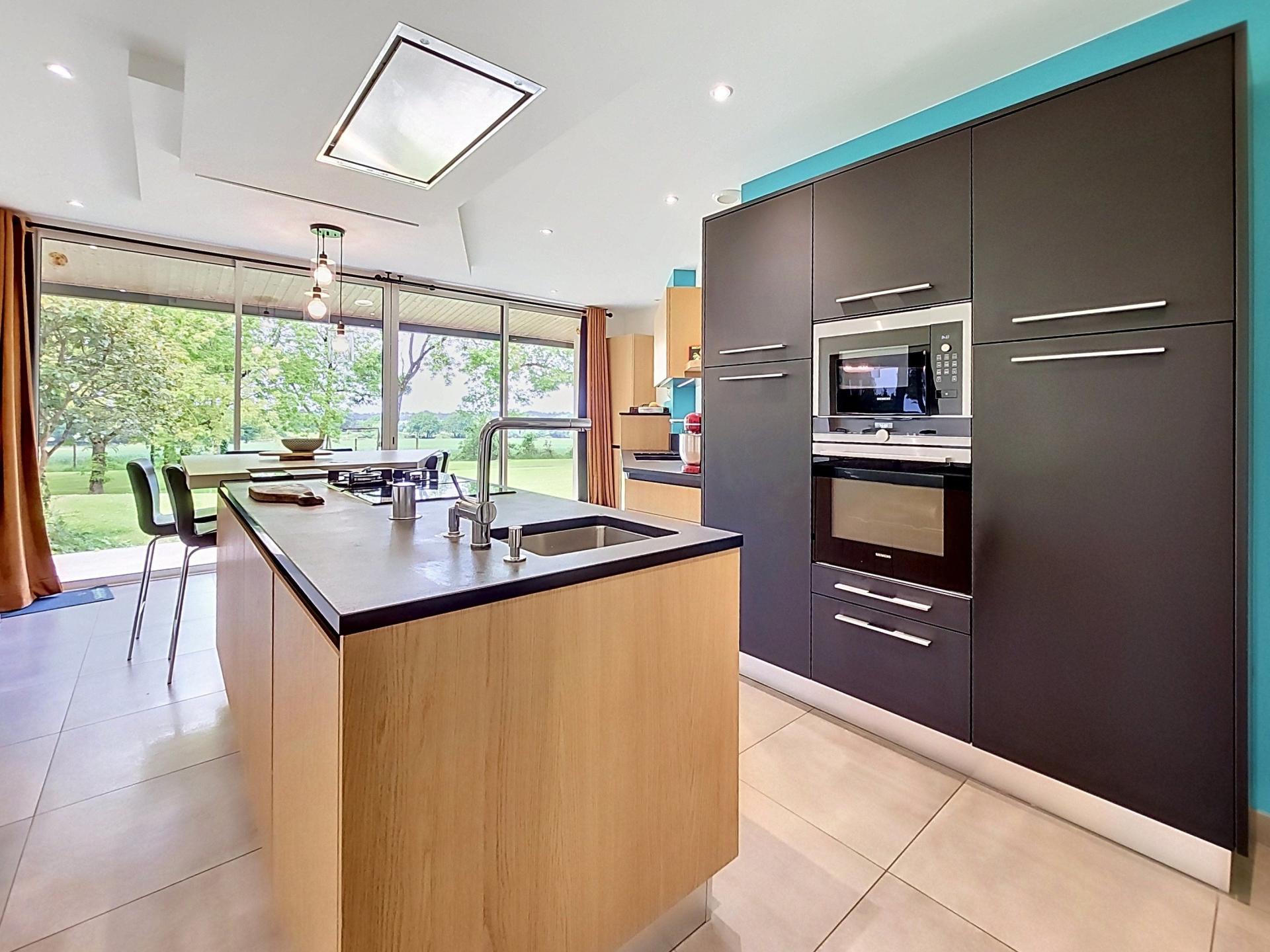 Photo 7 of the listing.