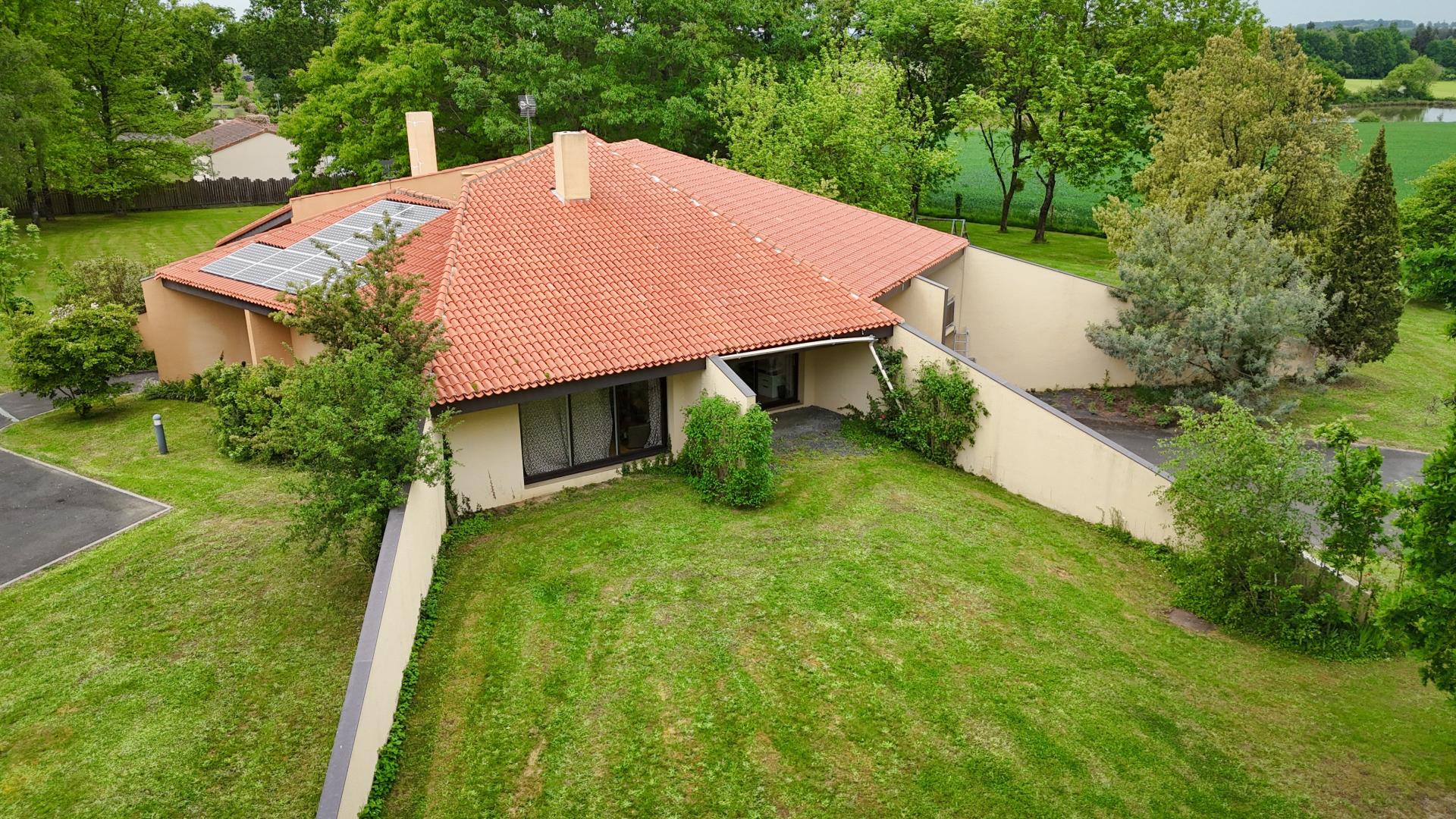 Photo 13 of the listing.