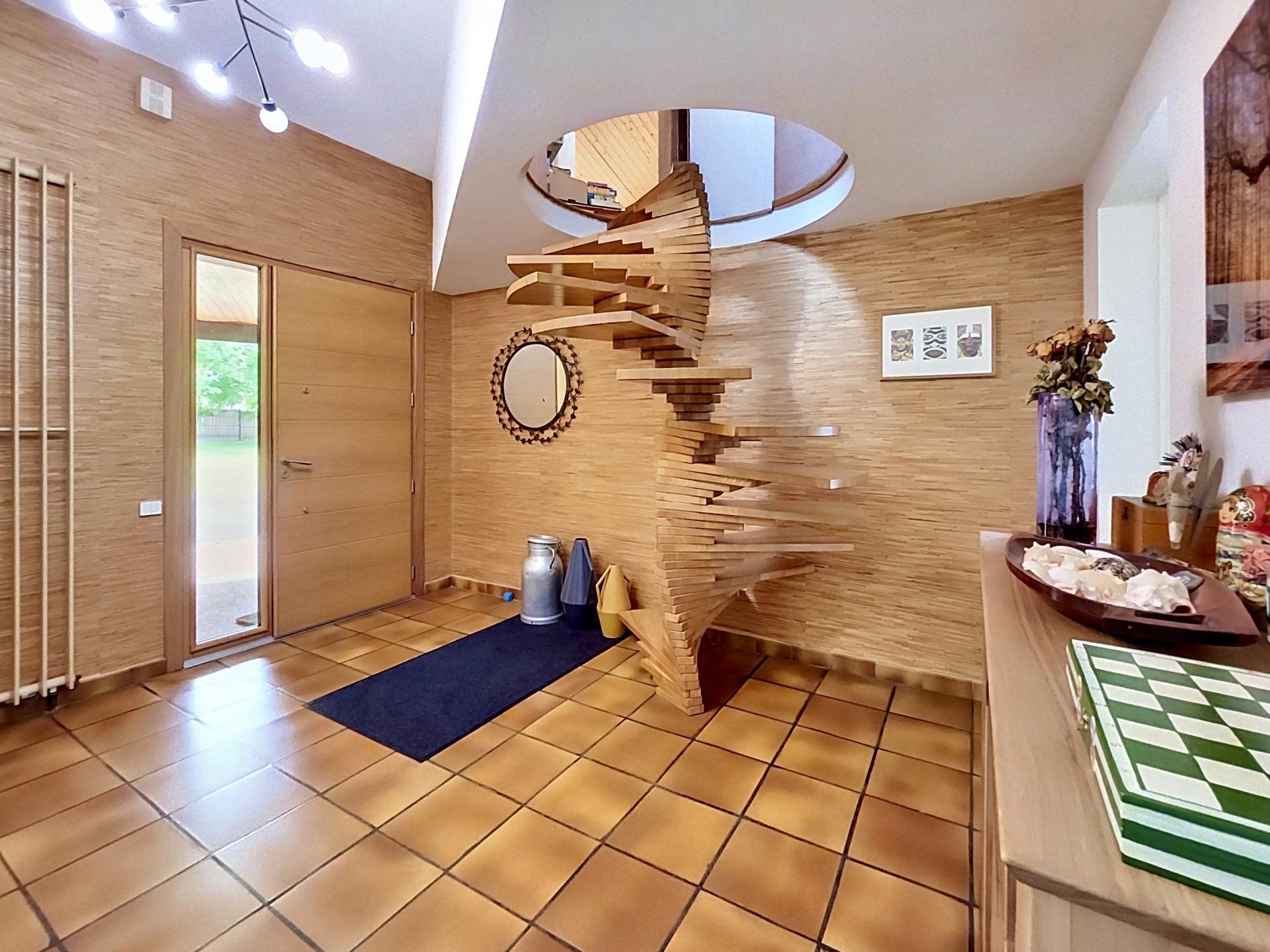 Photo 6 of the listing.