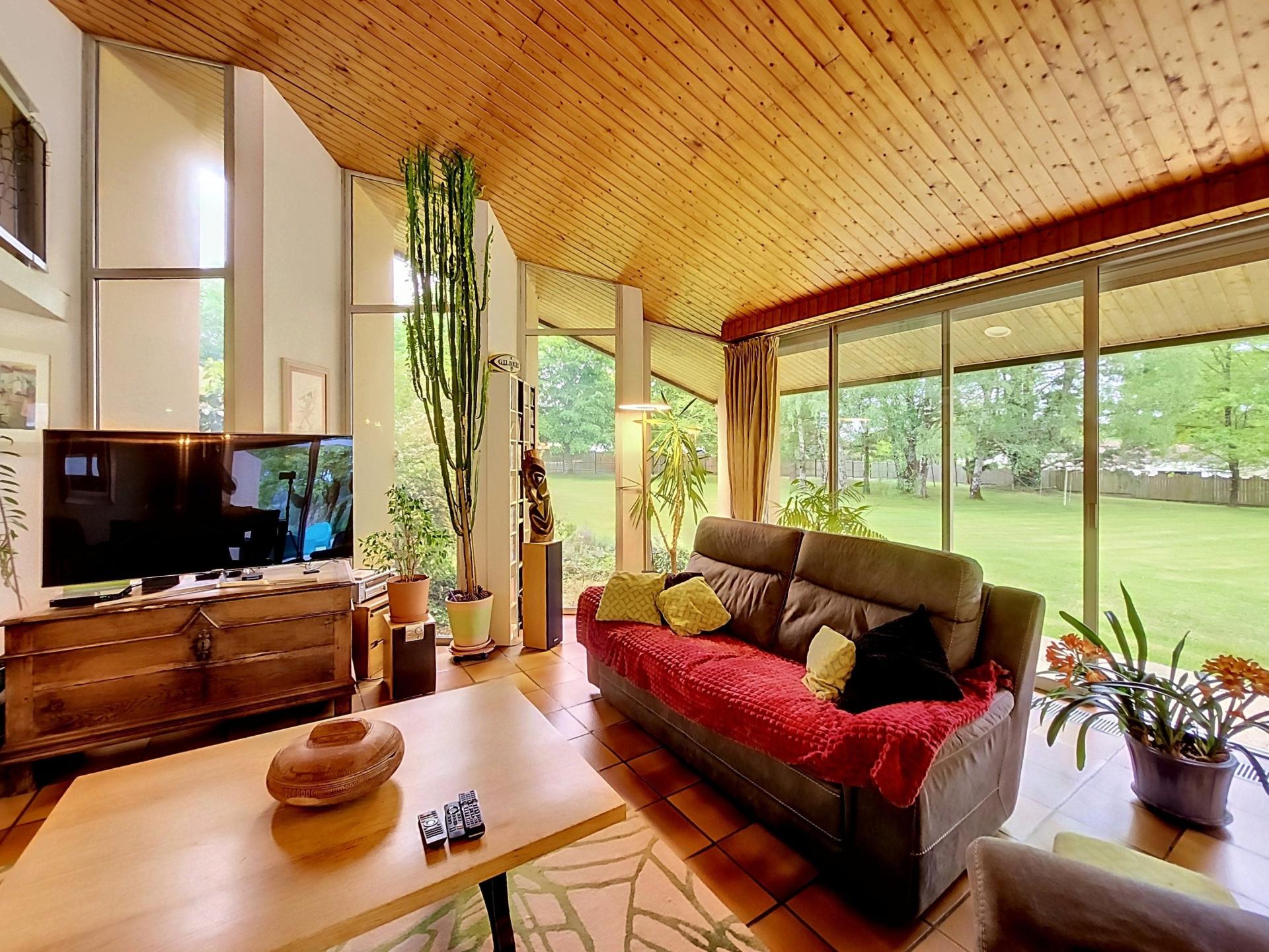 Photo 9 of the listing.