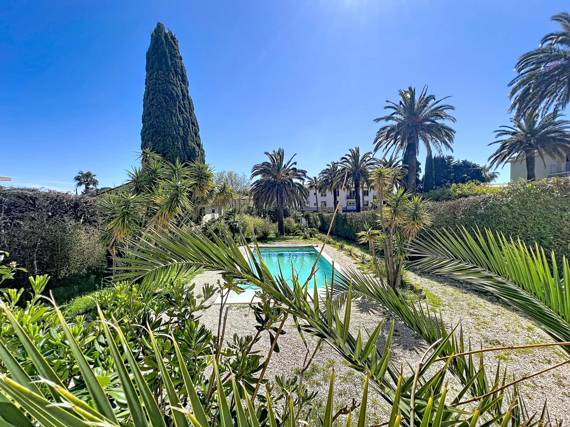 Photo 2 of the listing.