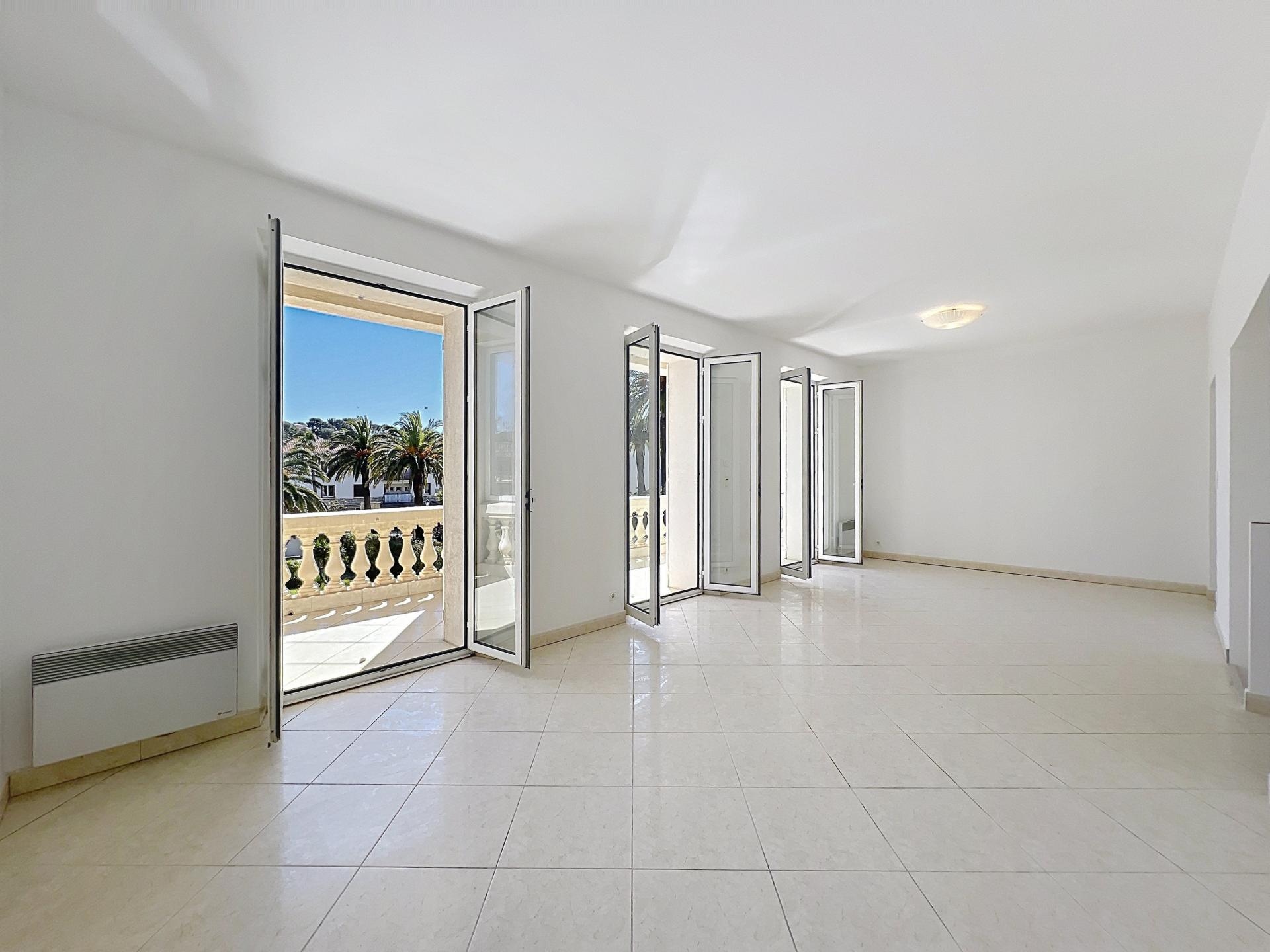 Photo 4 of the listing.