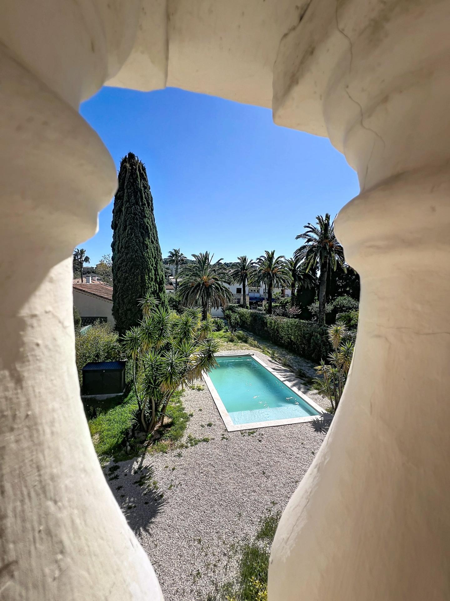 Photo 3 of the listing.