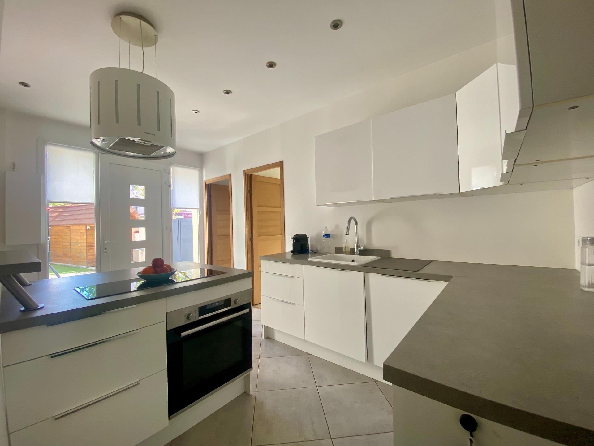 Photo 9 of the listing.