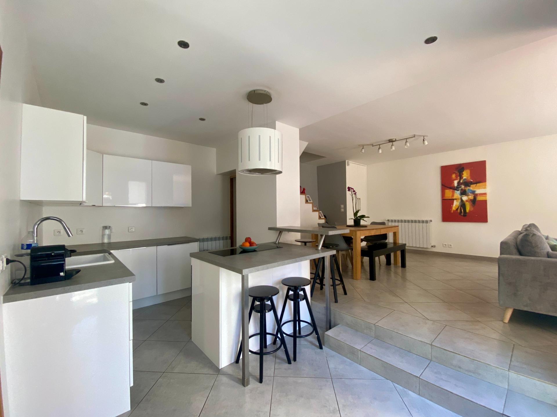 Photo 6 of the listing.