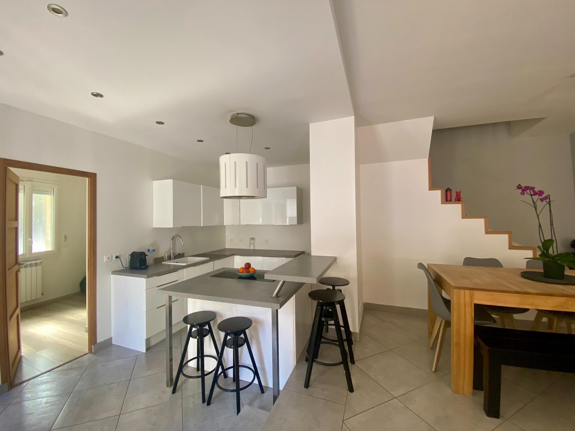 Photo 4 of the listing.