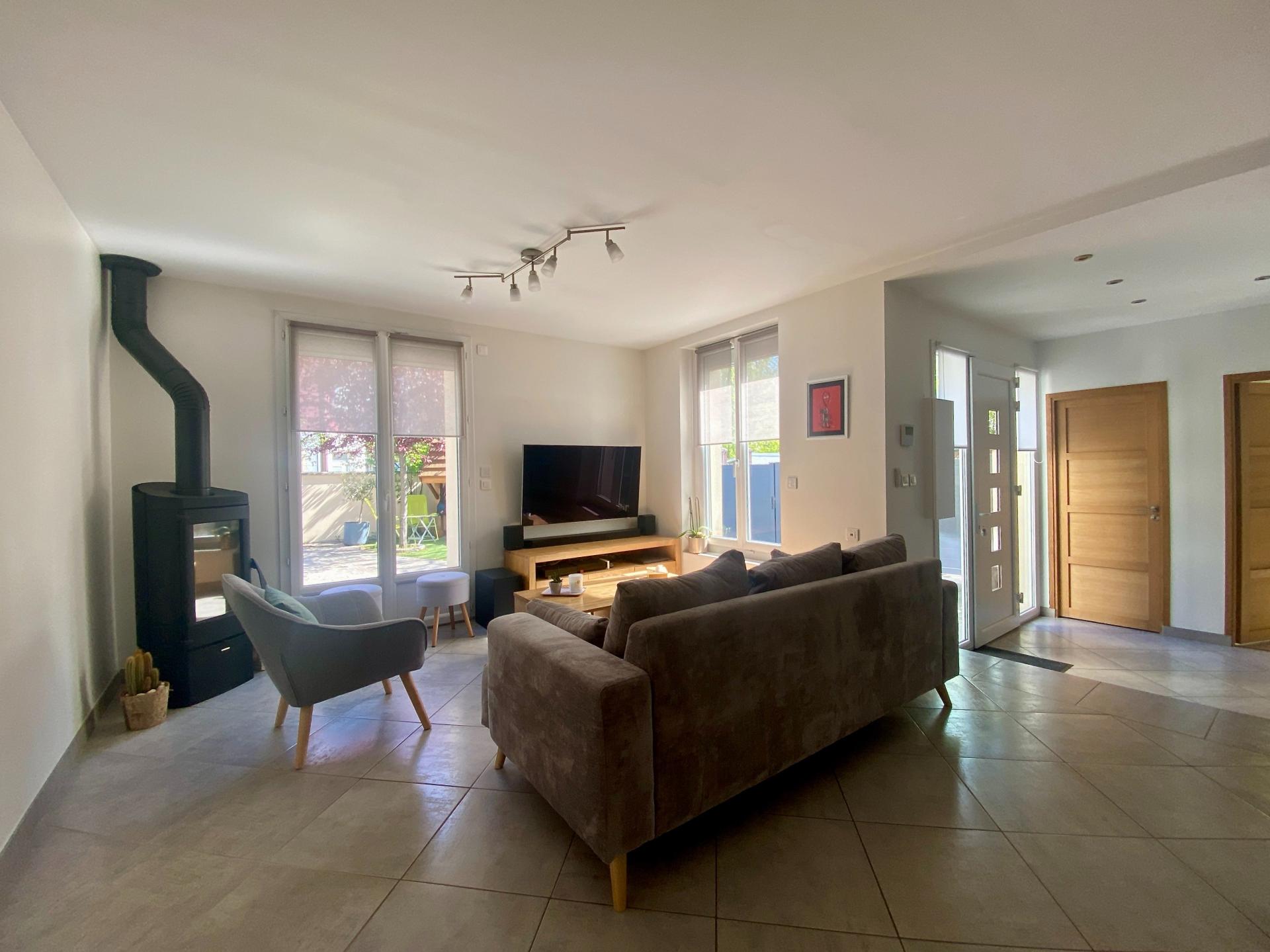 Photo 8 of the listing.