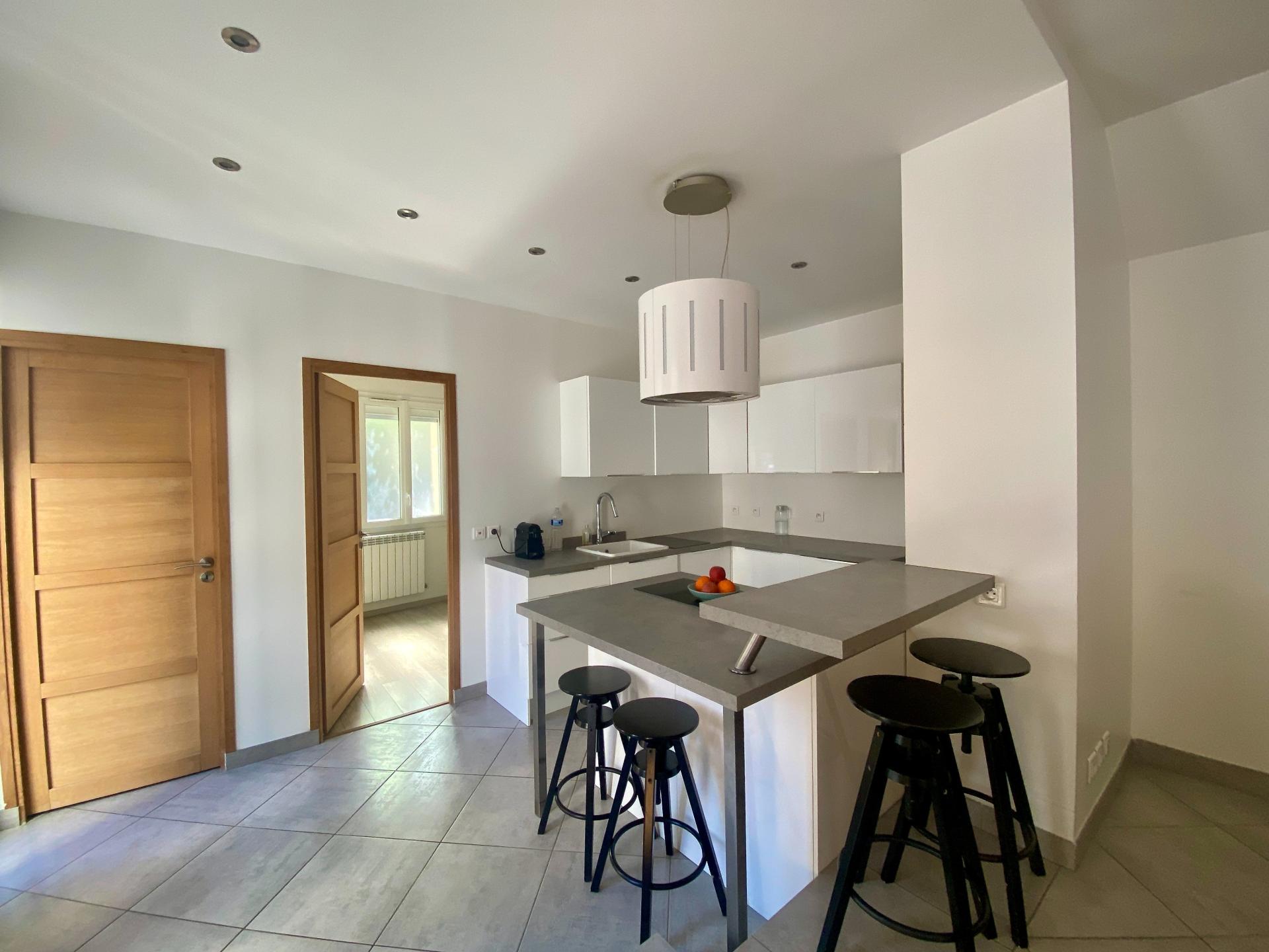 Photo 7 of the listing.