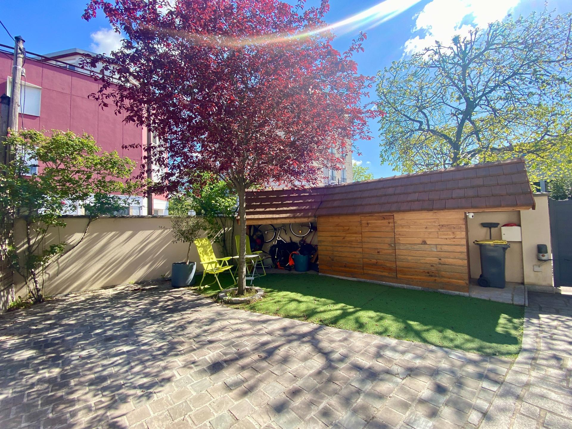 Photo 2 of the listing.