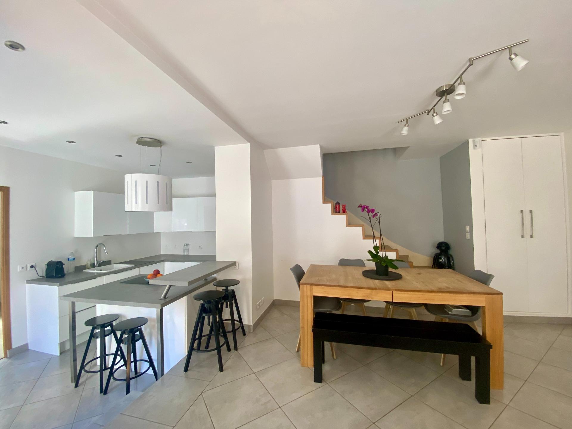 Photo 3 of the listing.