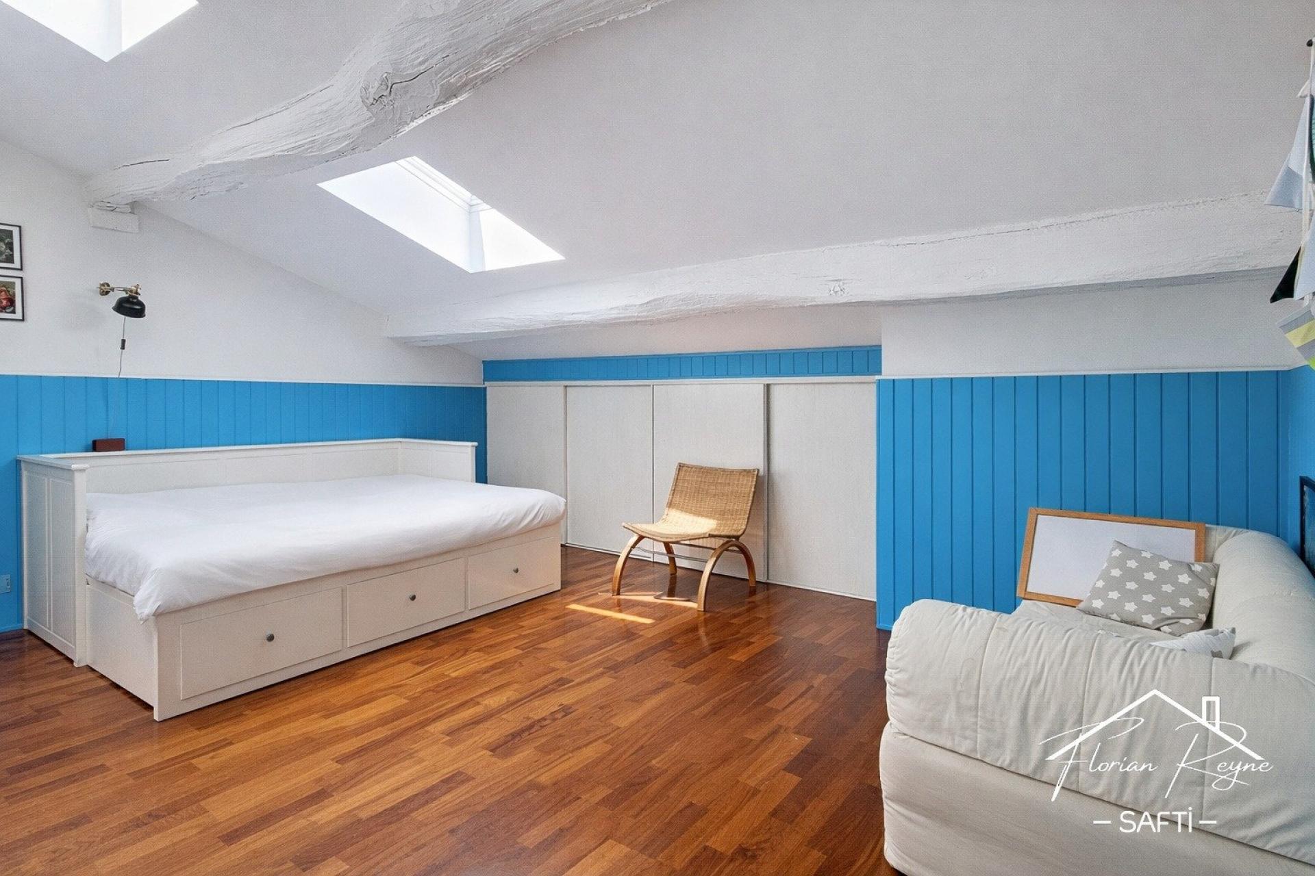 Photo 11 of the listing.