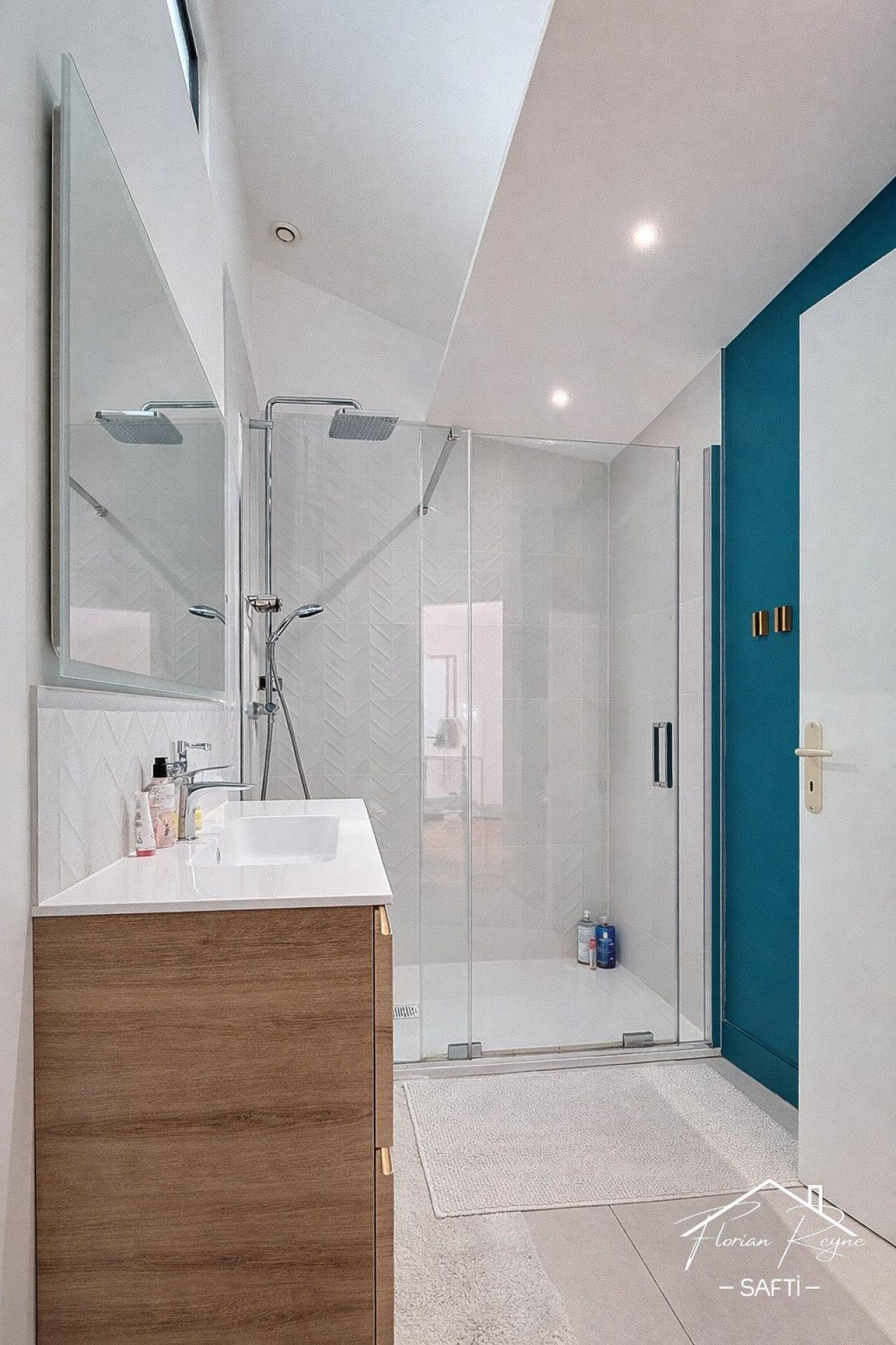 Photo 14 of the listing.