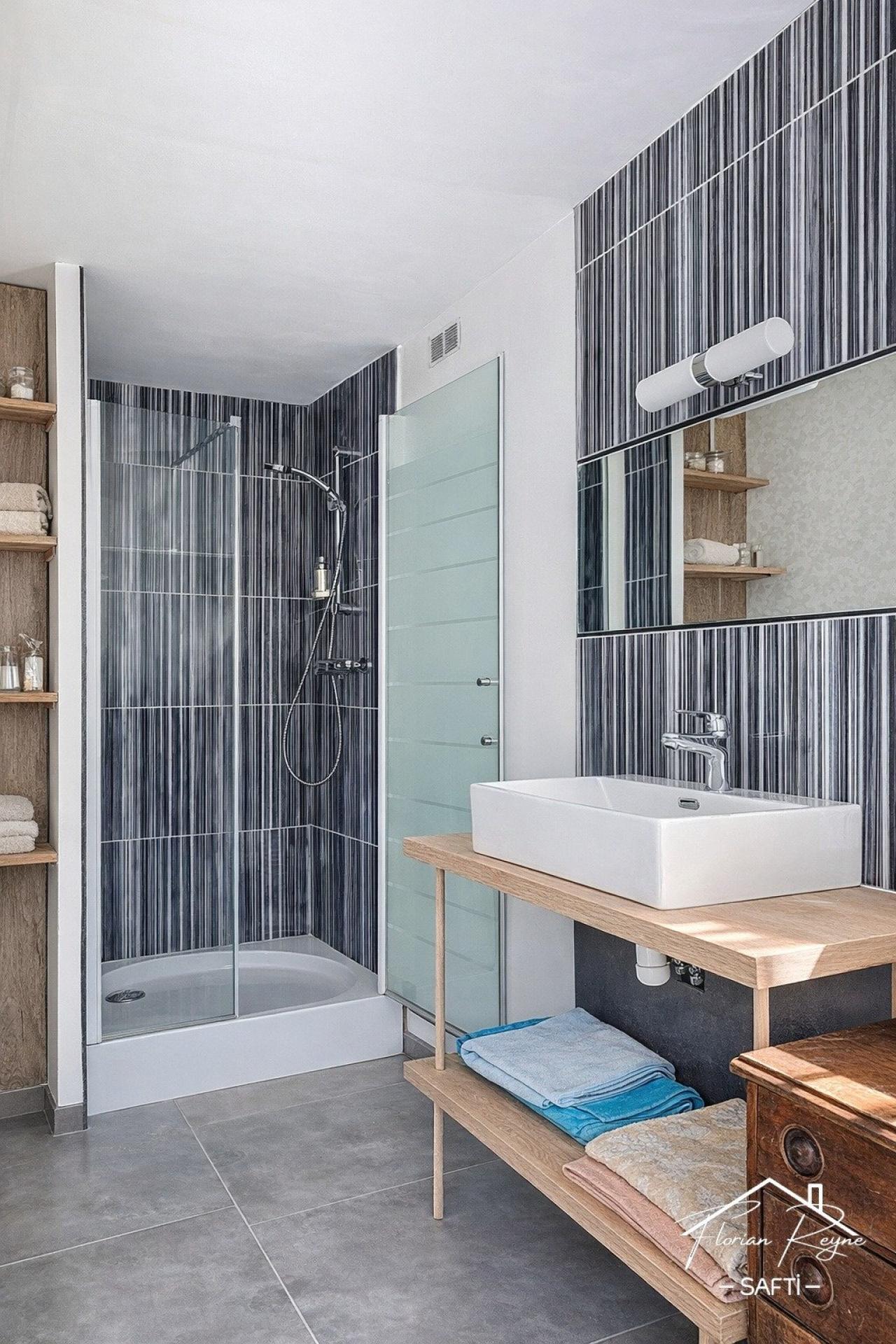 Photo 12 of the listing.