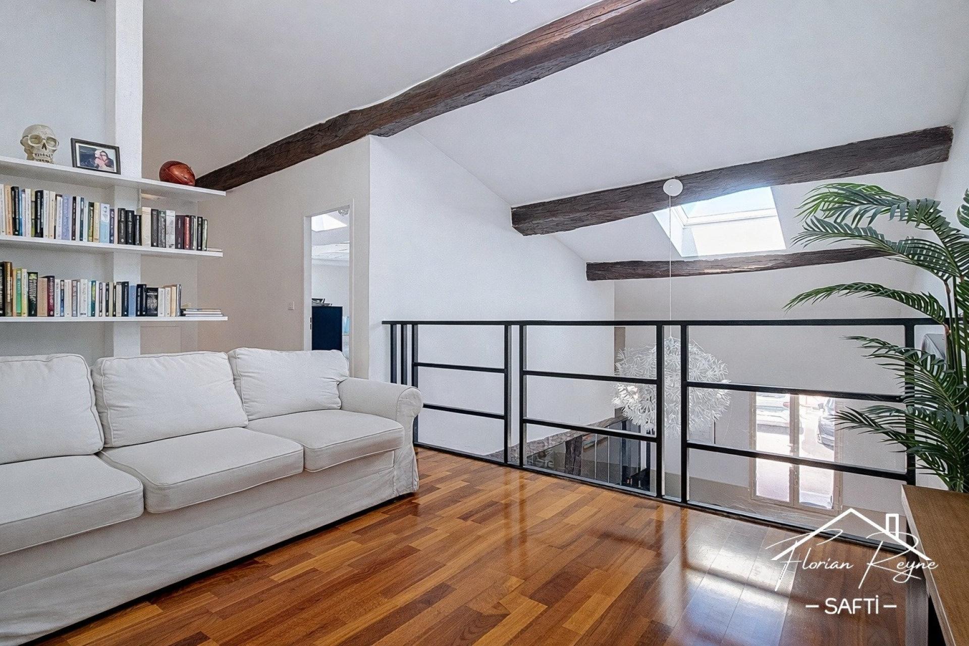 Photo 7 of the listing.