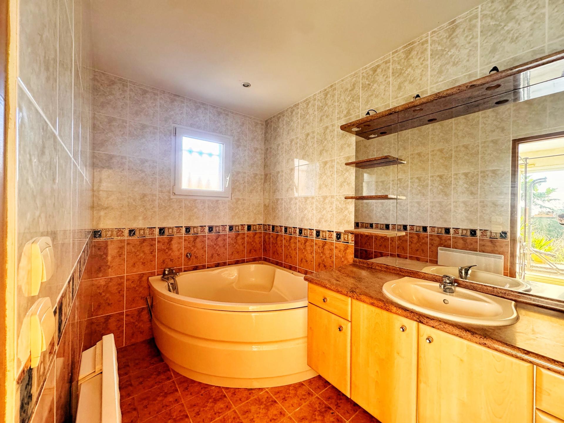 Photo 11 of the listing.