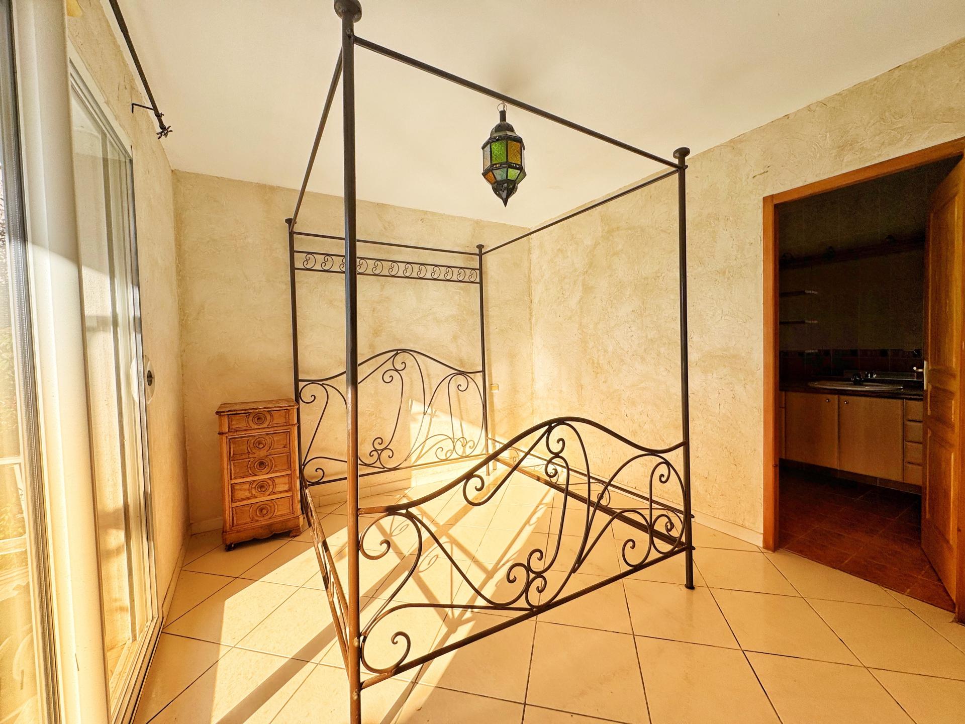 Photo 10 of the listing.