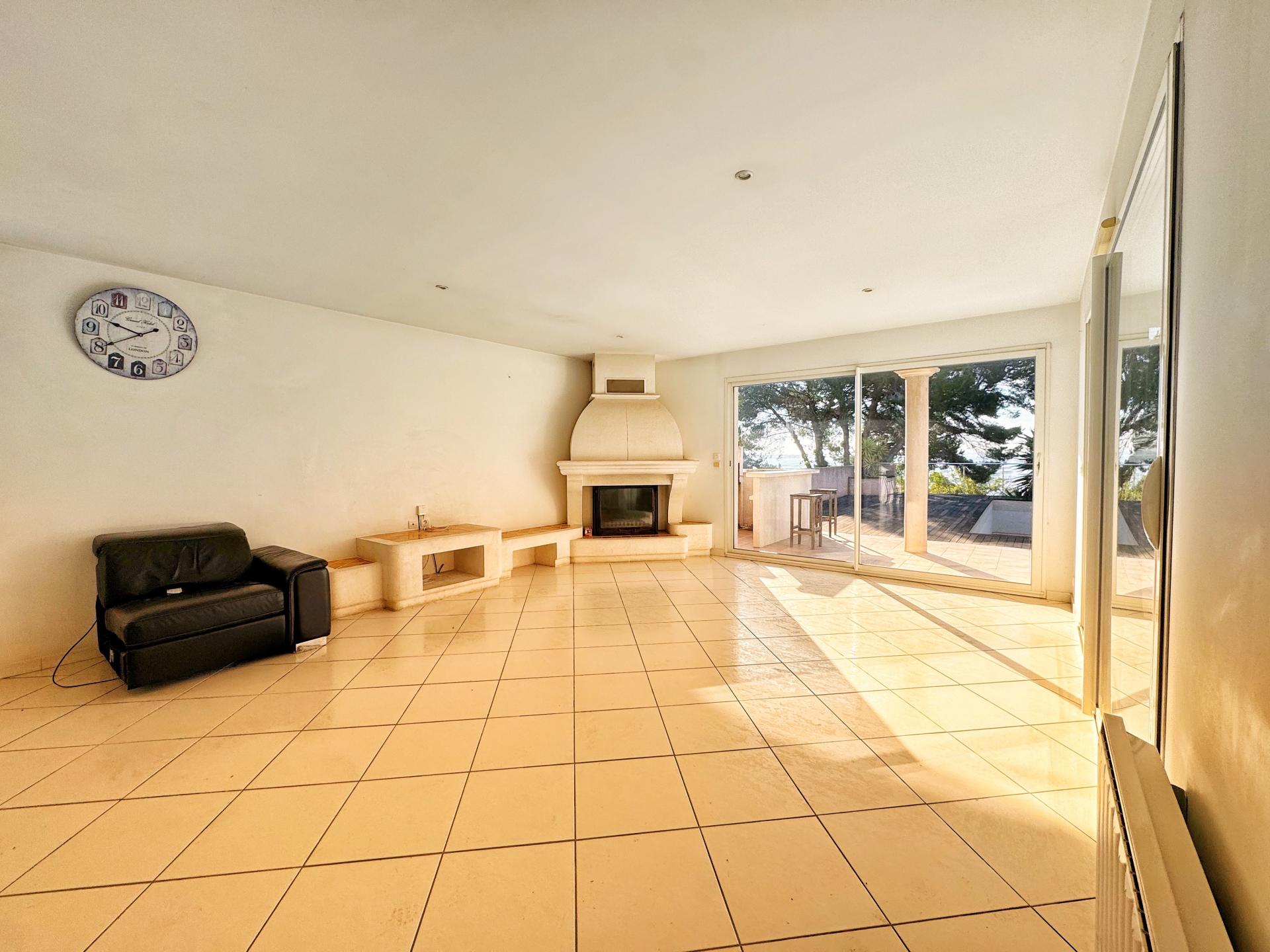 Photo 7 of the listing.