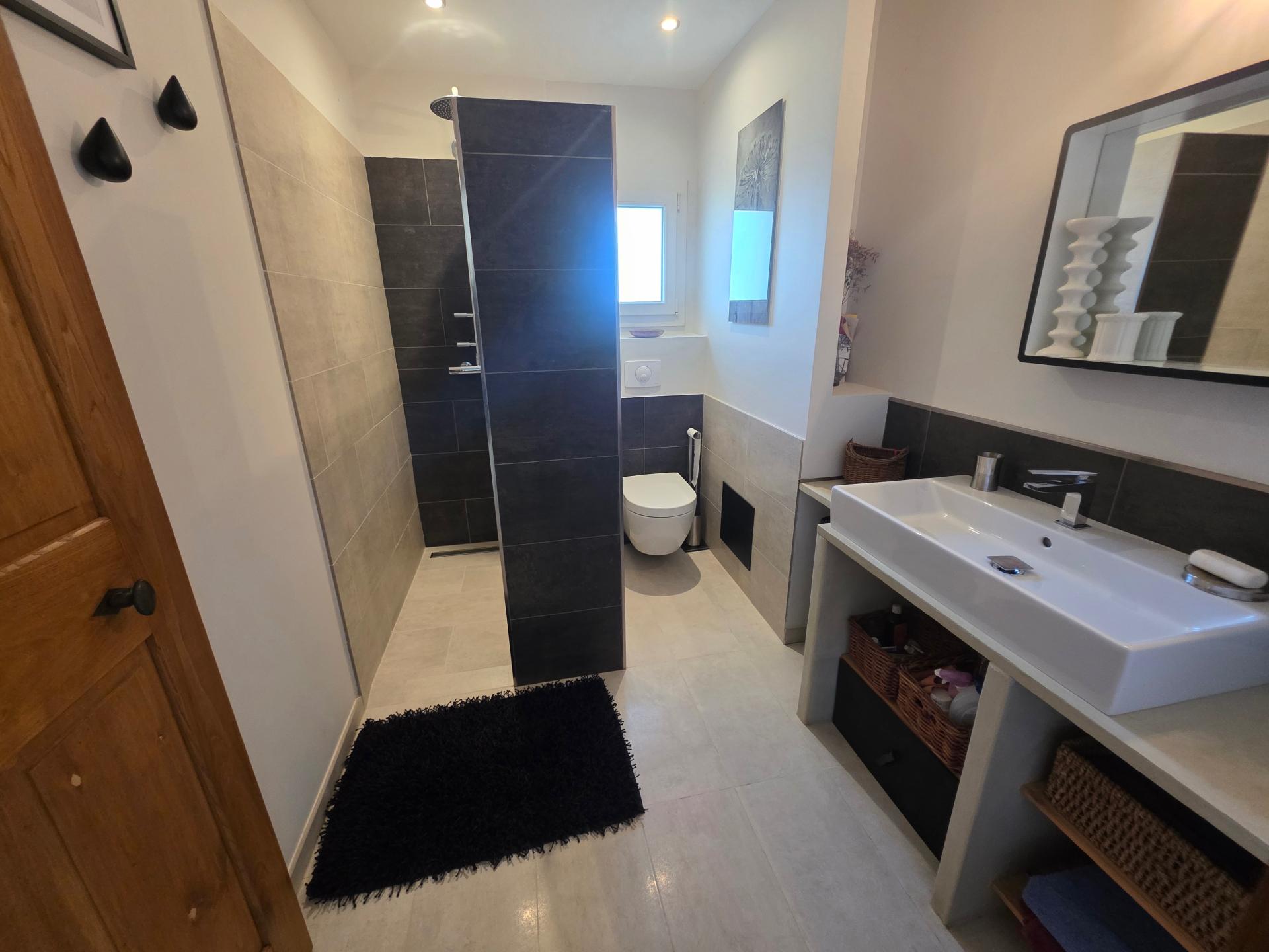 Photo 17 of the listing.