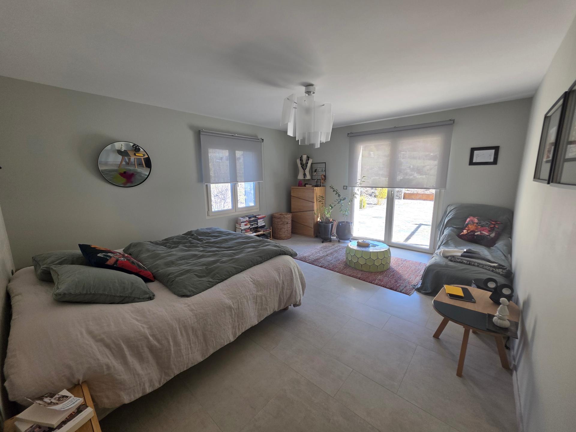 Photo 7 of the listing.