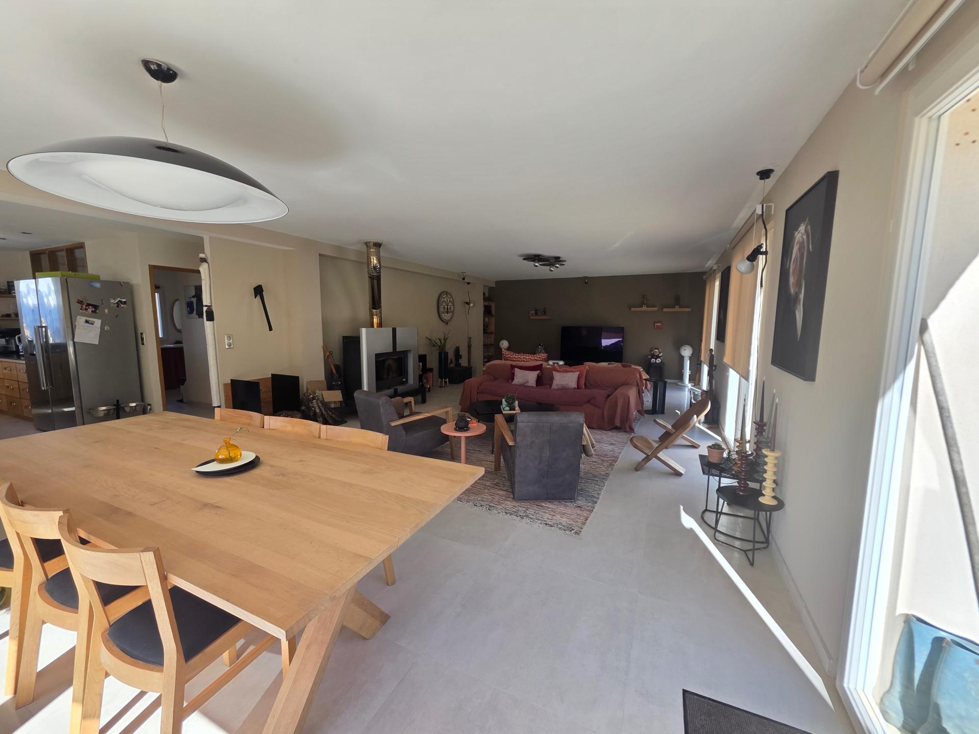 Photo 4 of the listing.