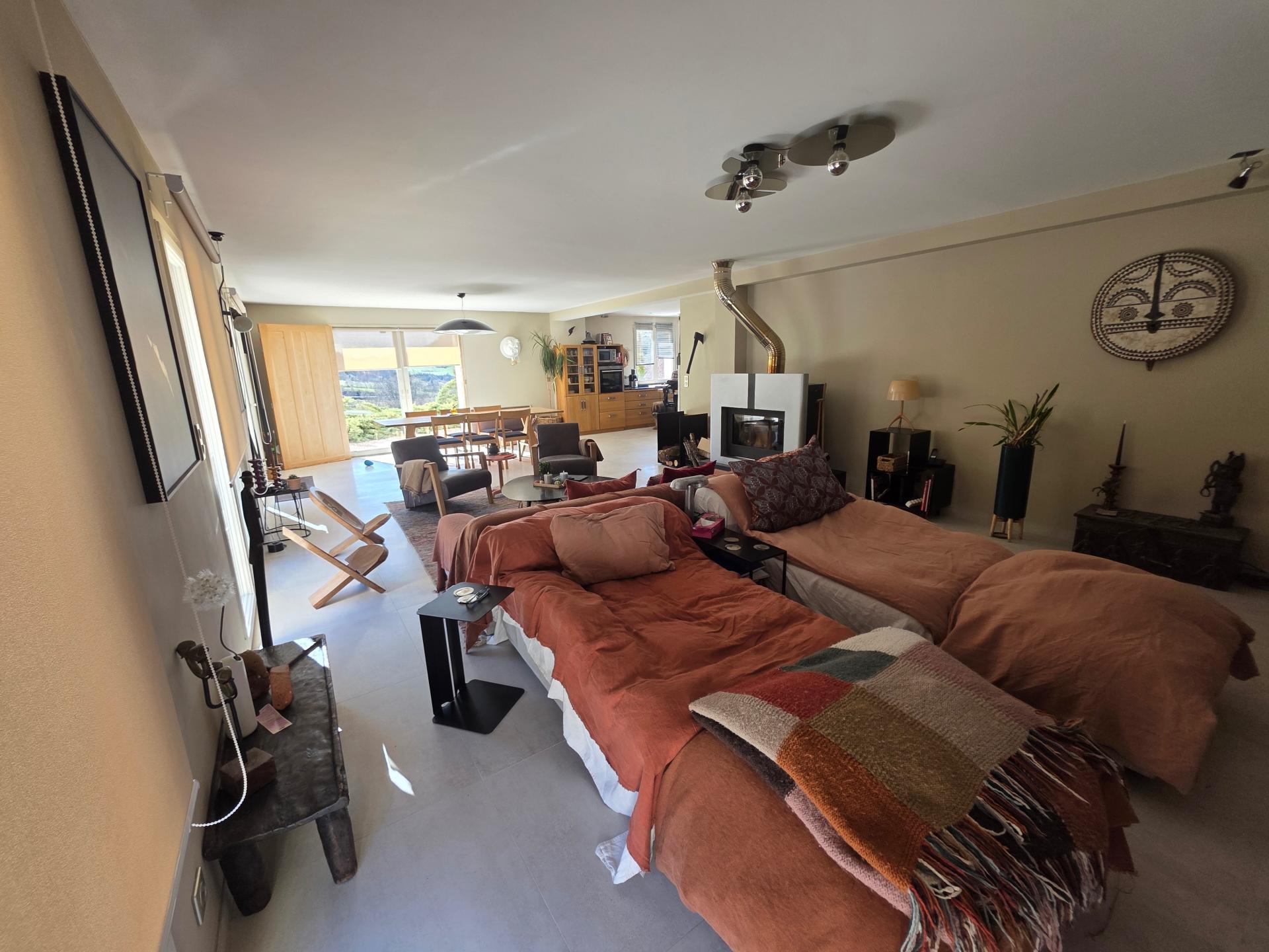 Photo 6 of the listing.