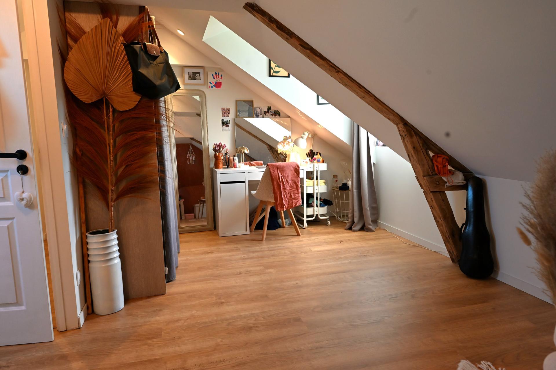 Photo 14 of the listing.