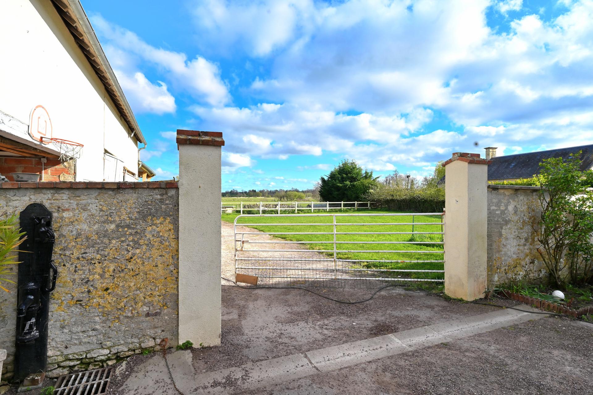 Photo 25 of the listing.