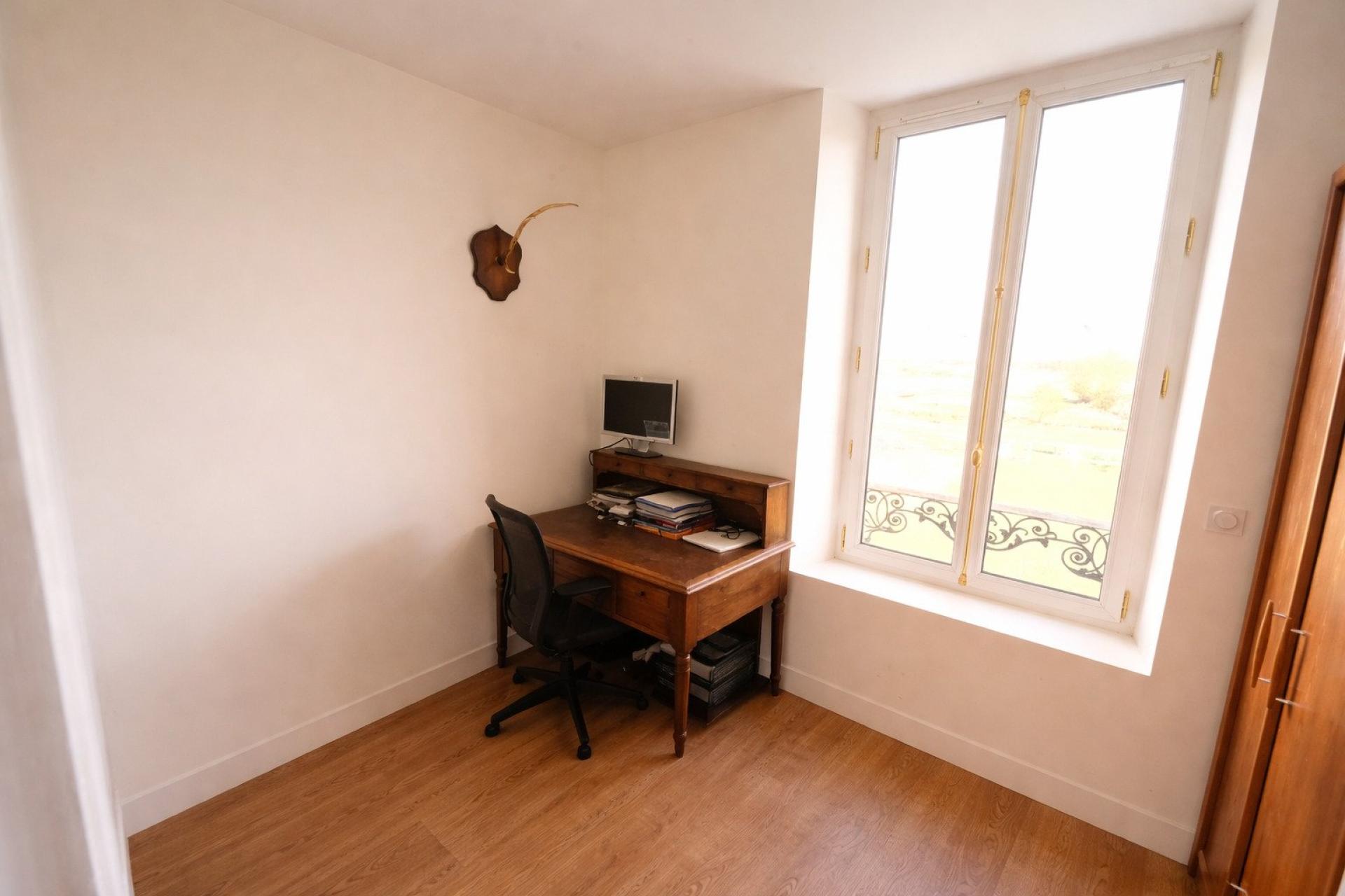 Photo 11 of the listing.