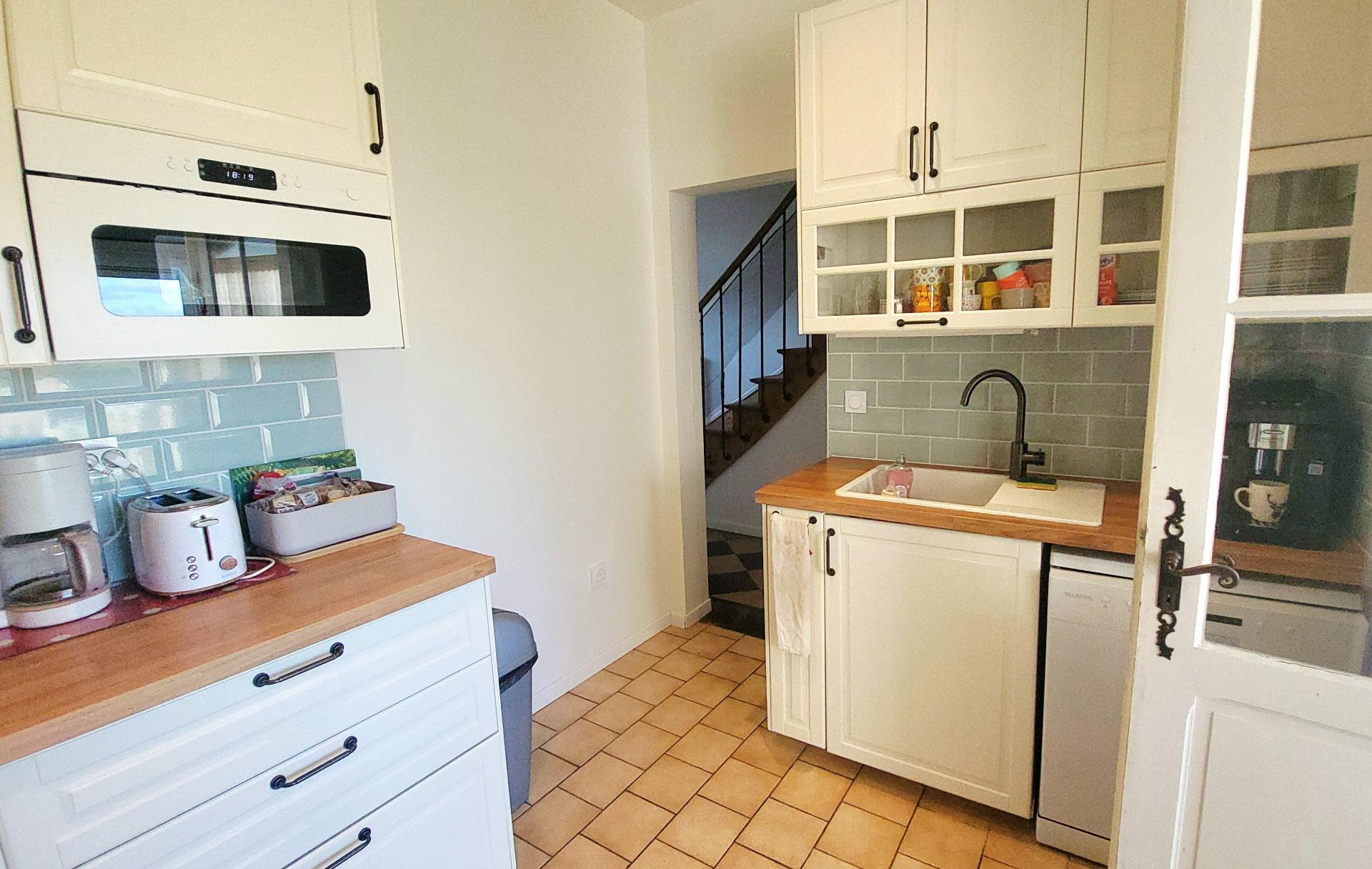 Photo 7 of the listing.